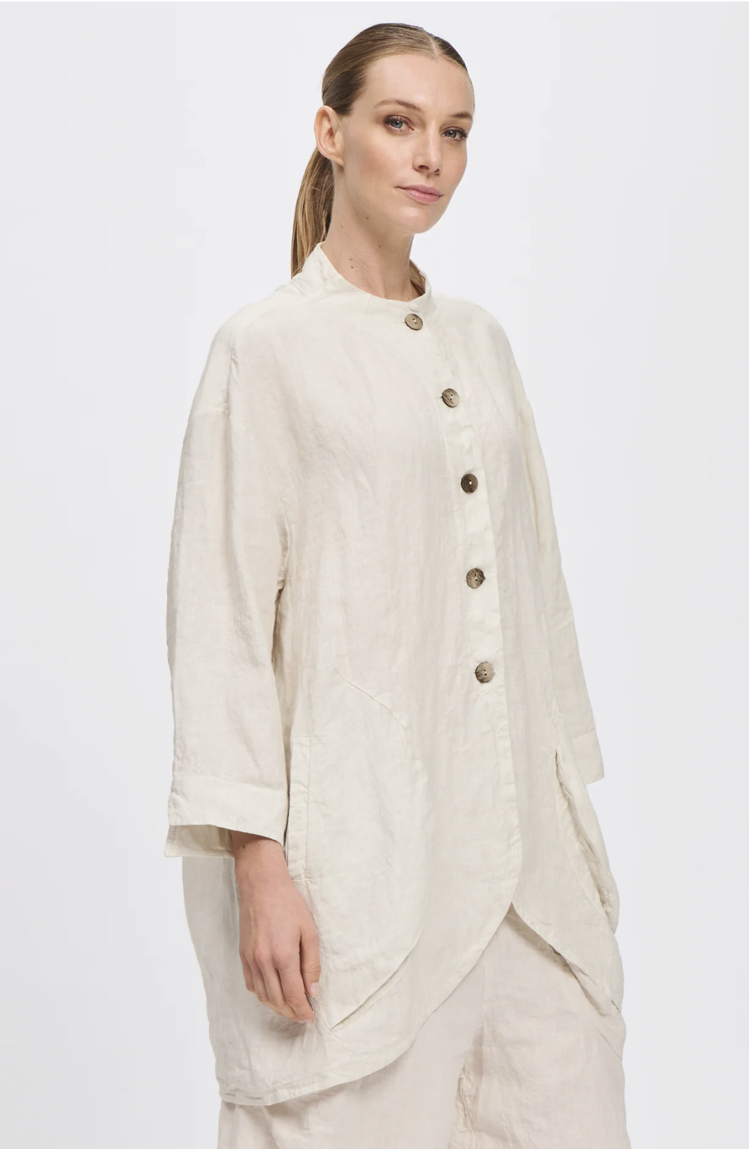Transit-D1301-jacket-oversized-linen-chalk-3-manon-bis.jpg.png