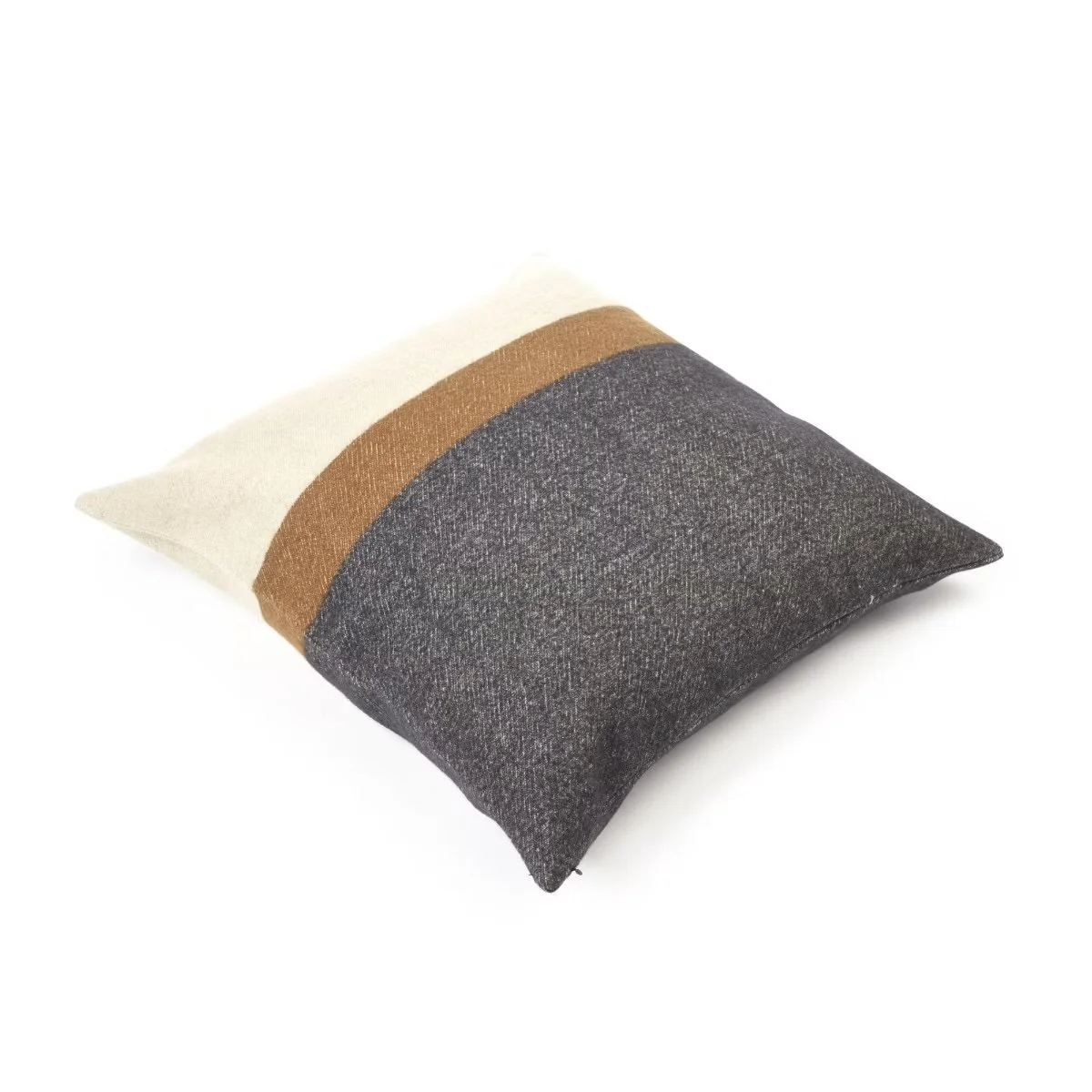 libeco-linen-nash-stripe-cushion-50x50_manon-bis.jpg