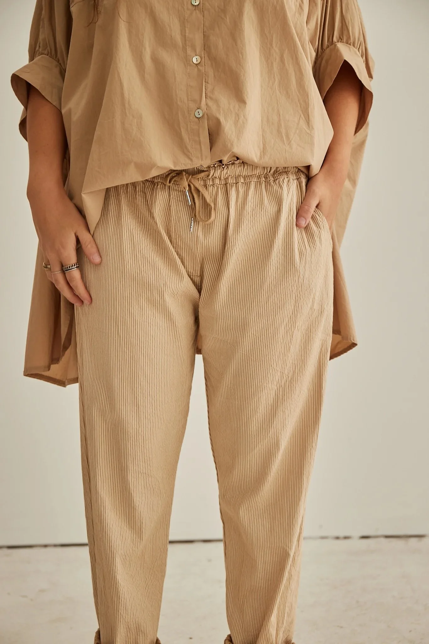 mamapapa-pepe-pants-camel-manon-bis.jpg