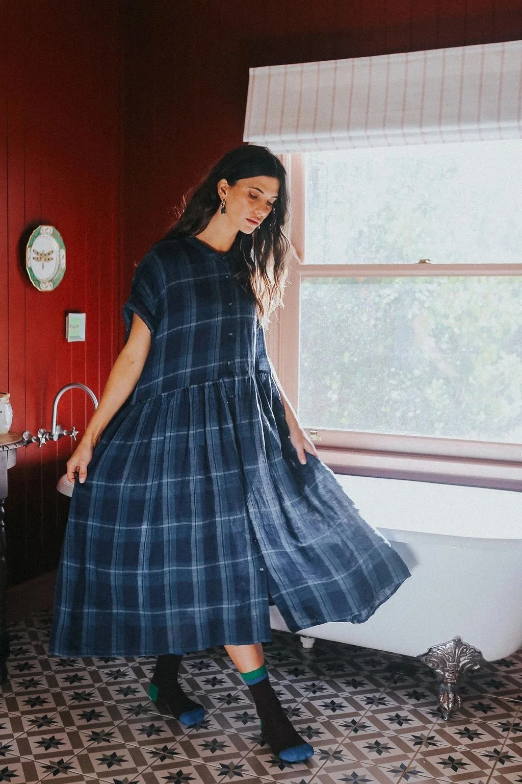 montaigne-juliette-blue-check-button-up-linen-dress-2-manon-bis.jpg