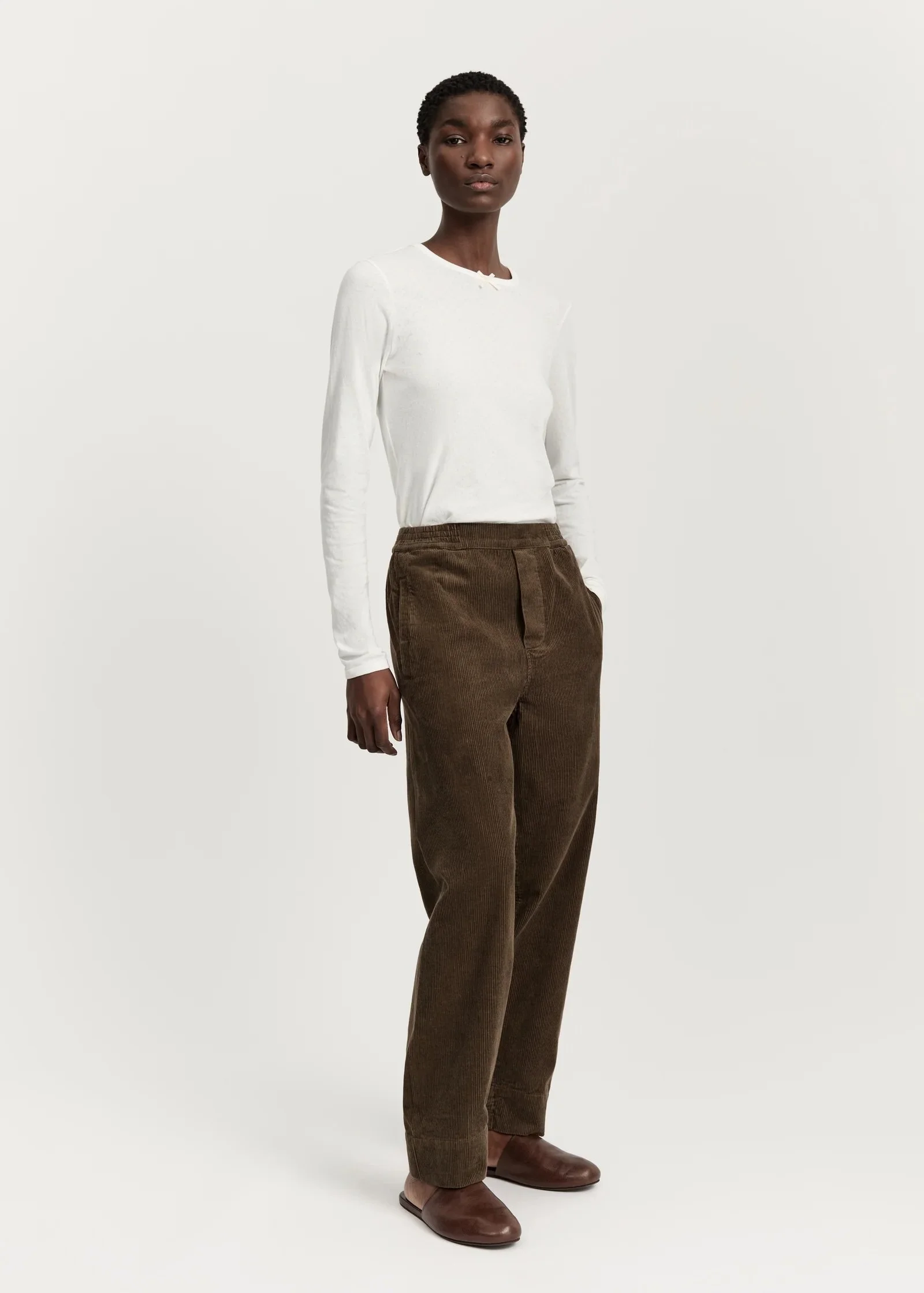 Aiayu-CocoPantCorduroy_Bark_3-manon-bis.jpg .jpg