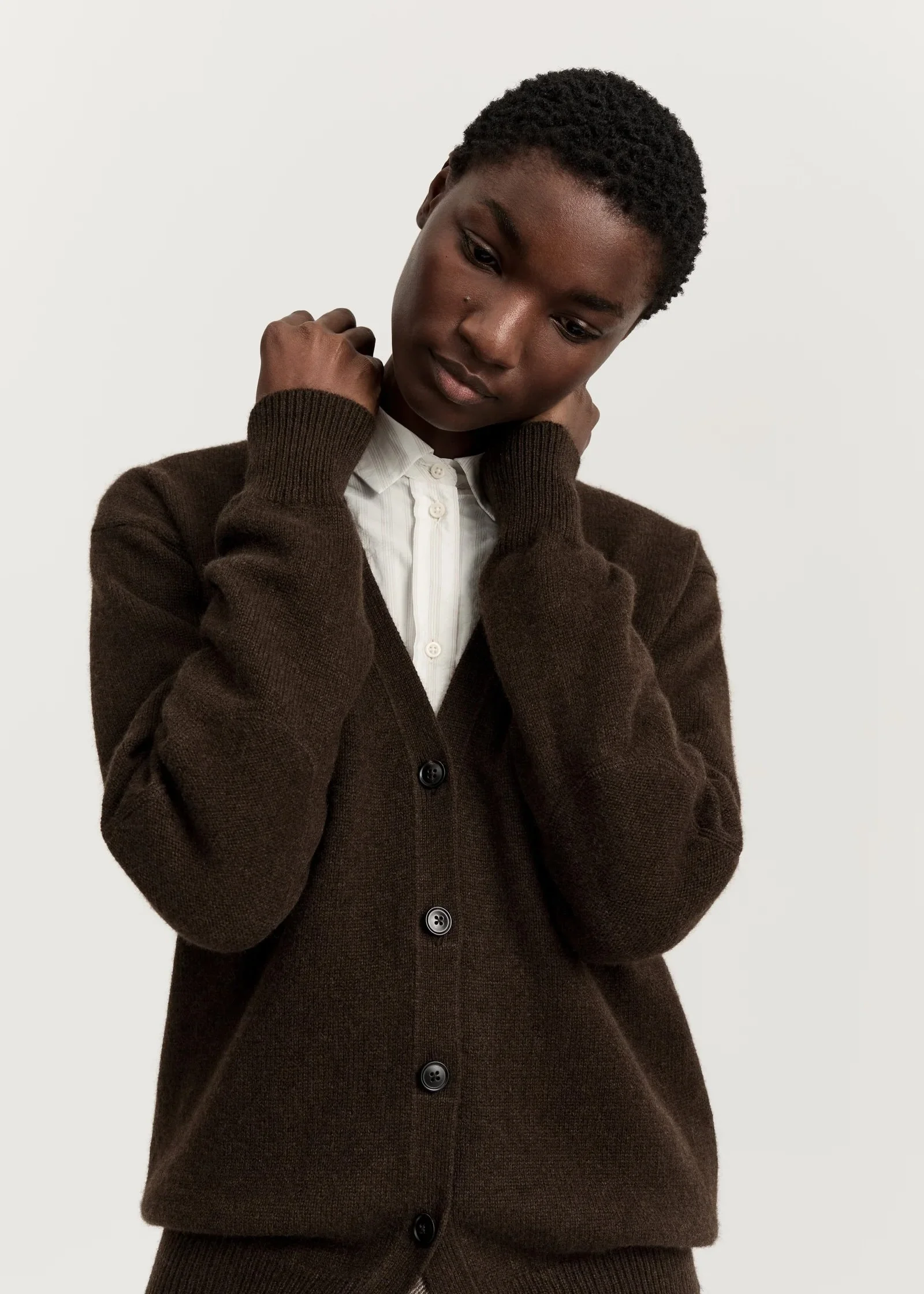 Aiayu-Alexa_Cardigan-Pure-Dark-Brown-1_manon-bis.jpg