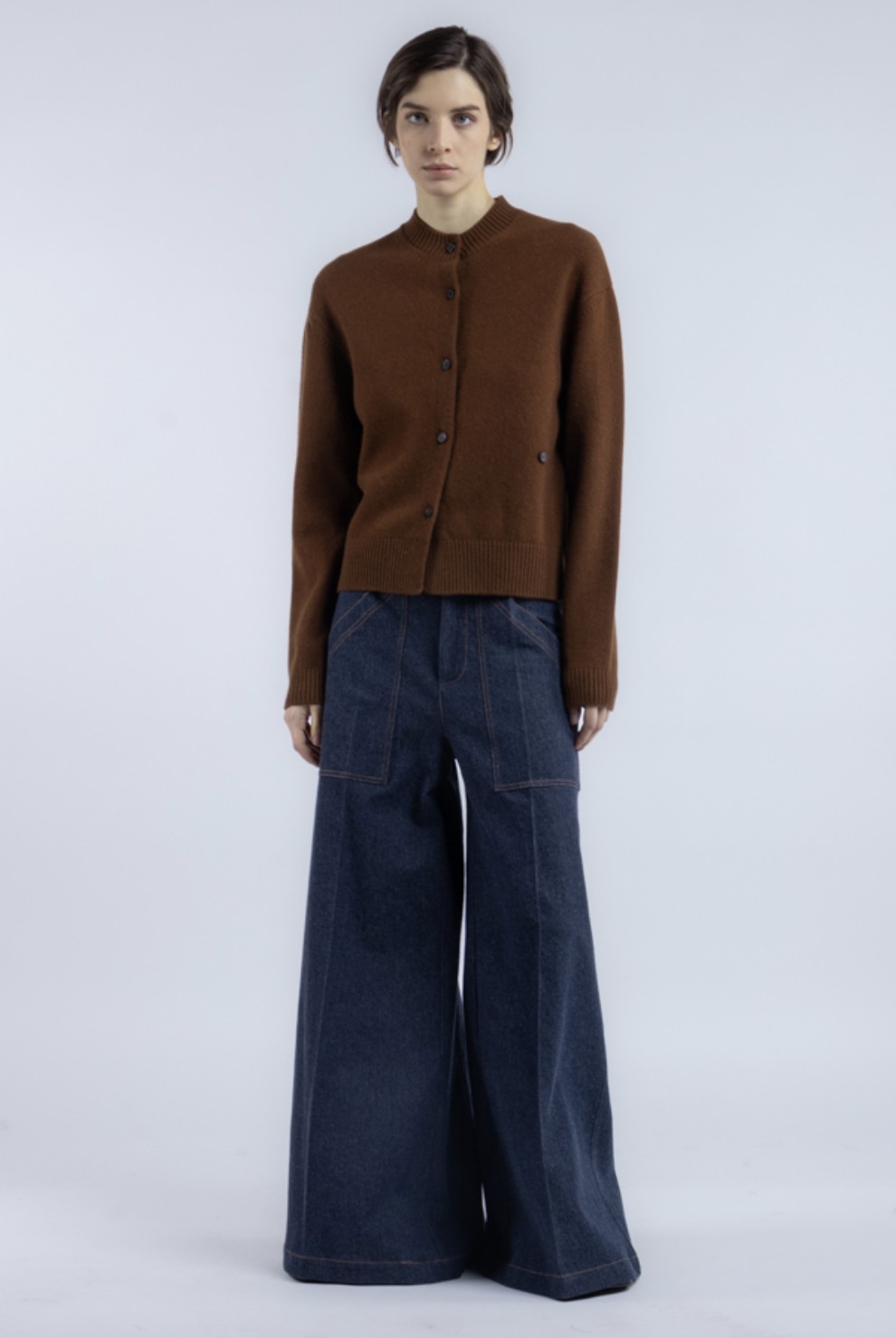 Phisique-du-role-25W267-fittable-jacket-in-compact-superfine-wool6-manon-bis.jpg.png