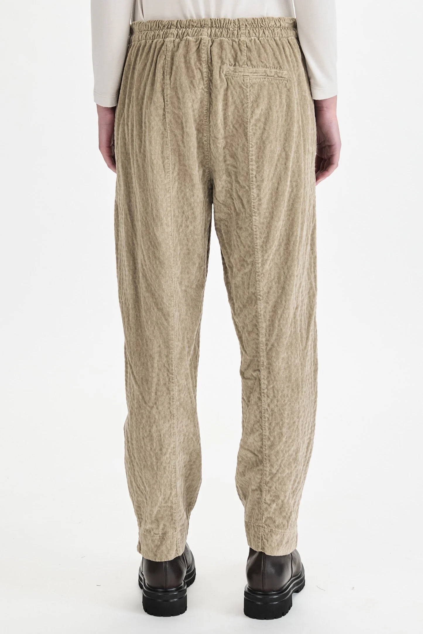 Transit-Cord-slim-pant-camel-CFDTRBP251-22_01_manon-bis-1.jpg