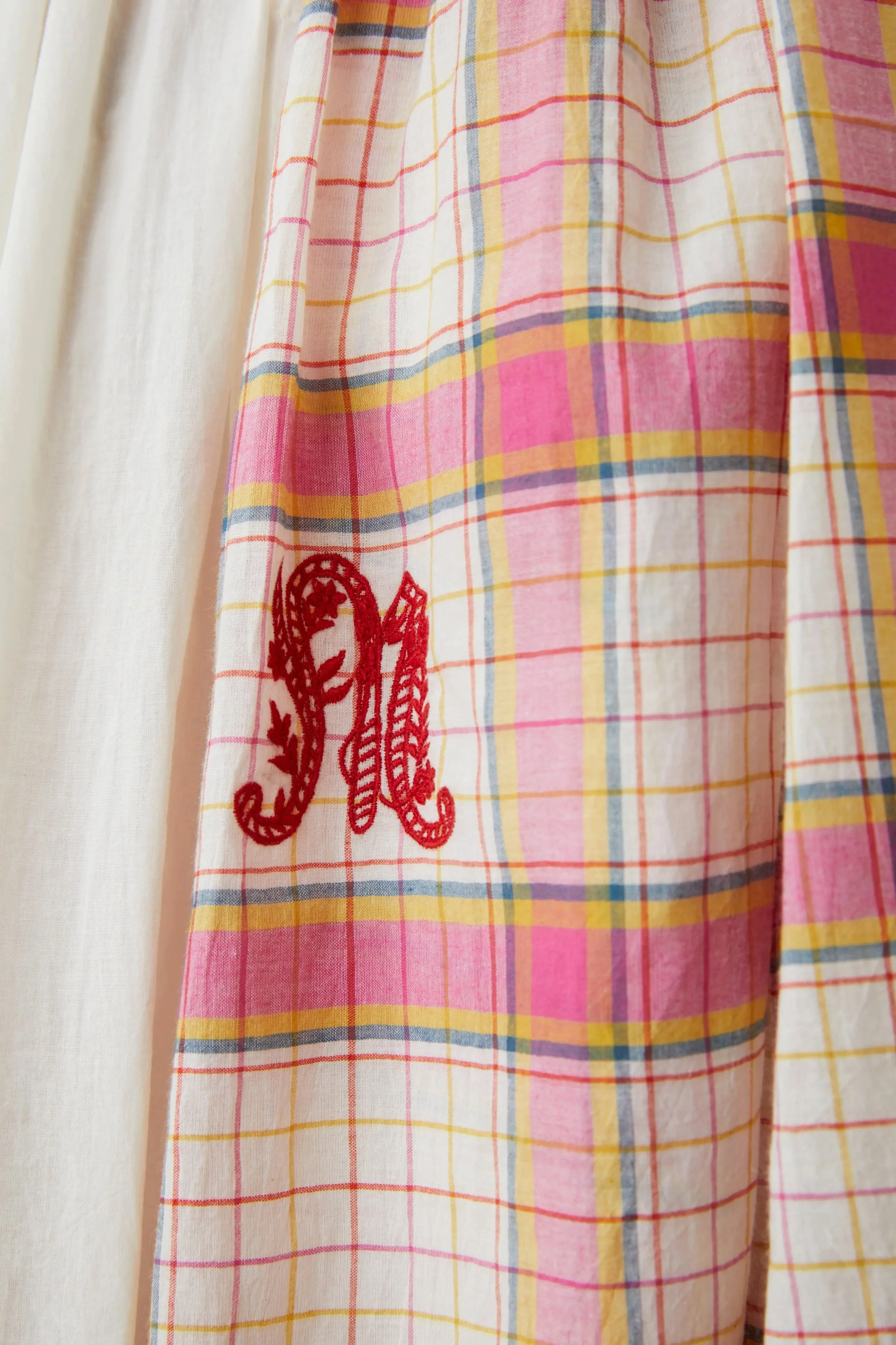 moismont-alphabet-scarf-825-pop-pink-1-manon-bis.jpg