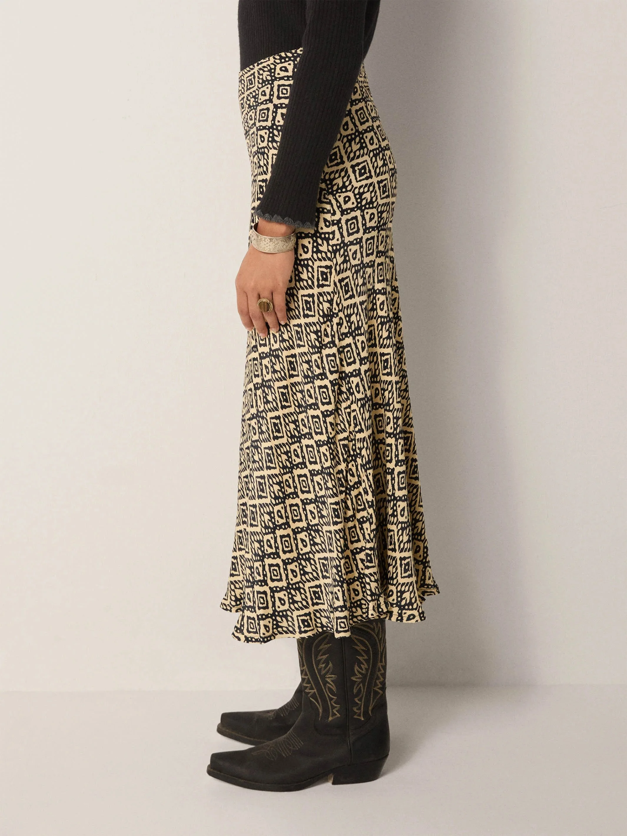 Maison-Hotel-Irene-Skirt-Vanilla-Ice-3-Manon-Bis.jpg