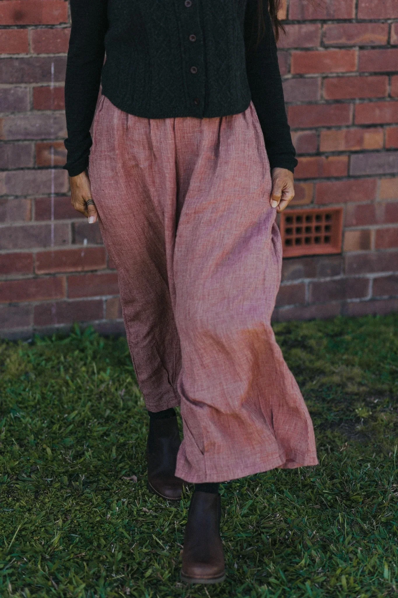 montaigne-eadie-linen-pants-in-fine-houndstooth-red-1-manon-bis.jpg .jpg