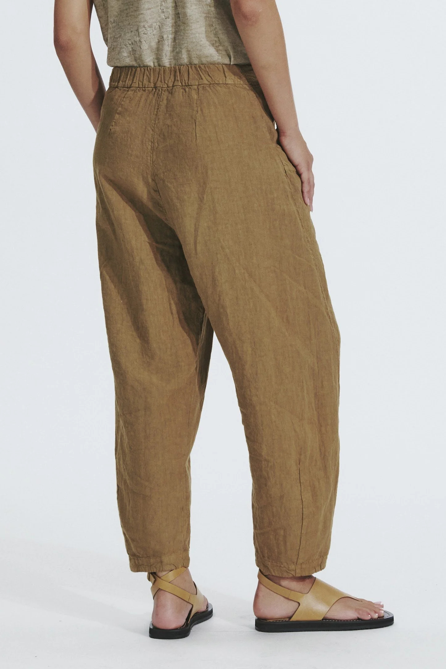 Transit-Linen-Relaxed-Pant-mustard-manon-bis-CFDTRZD131-03_01_B.jpg