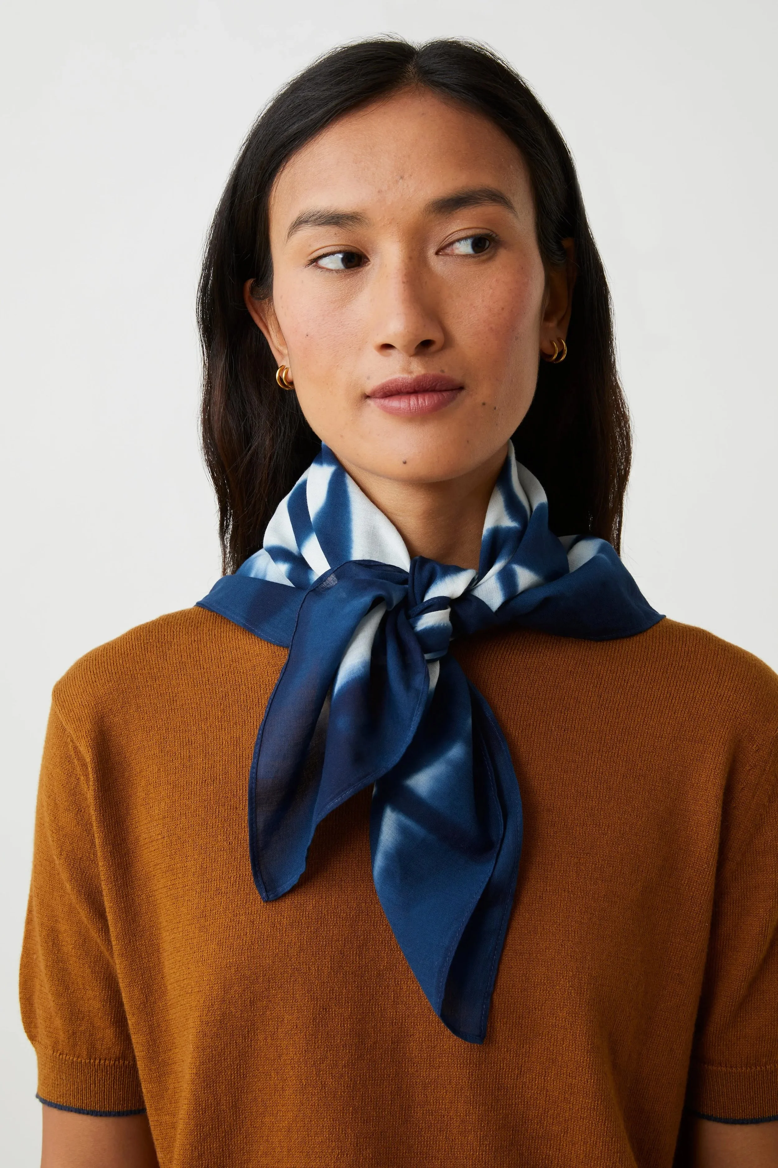 Moismont-pie-scarf-766-ink-manon-bis.jpg