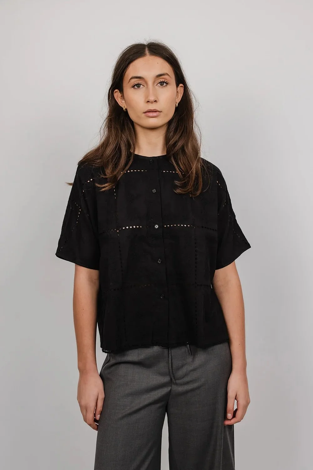 vic-and-bert-sofia-embroidery-anglais-top-black-manon-bis.jpg