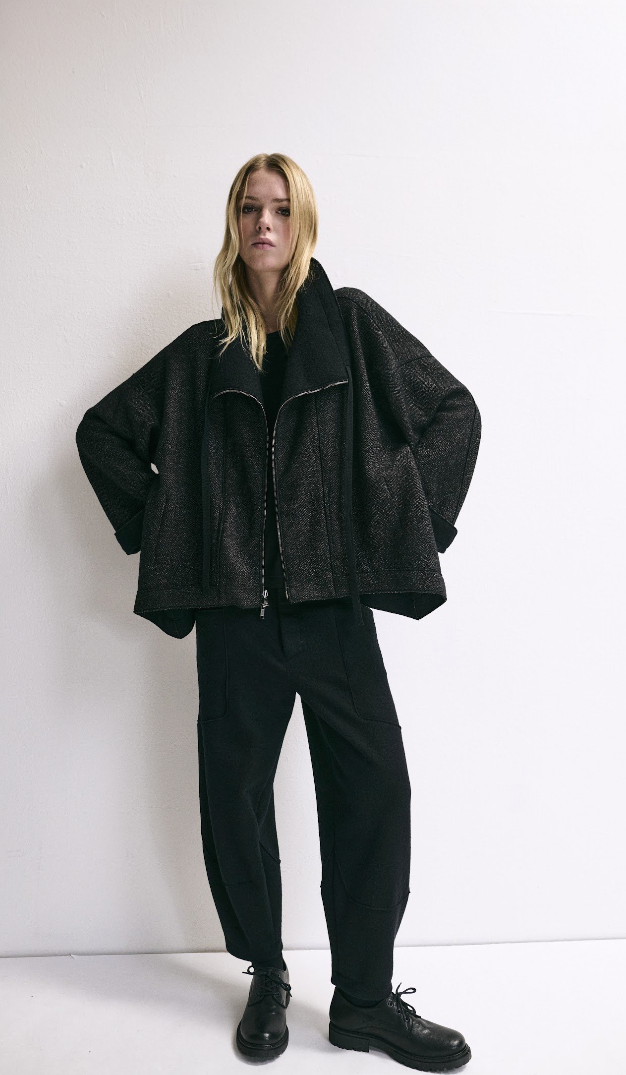 transit-U303-10-Virgin-Wool-Pant-Black-Manon-Bis.jpg