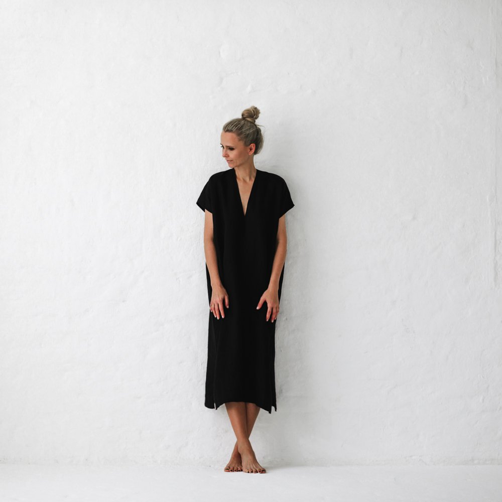 Seaside Tones V Neck Dress Black  Manon bis