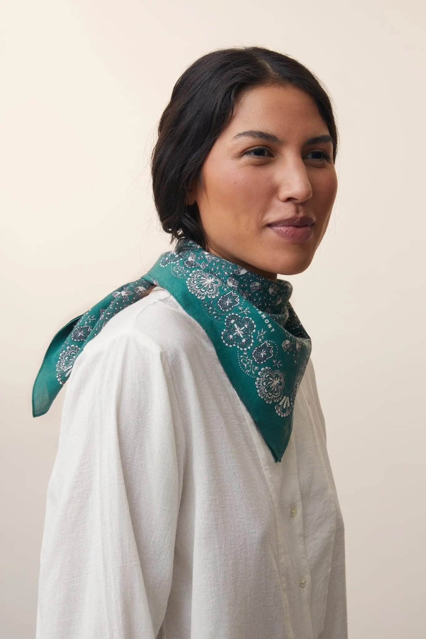Moismont-no-675-scarf-bottle-green1-manon-bis.jpg