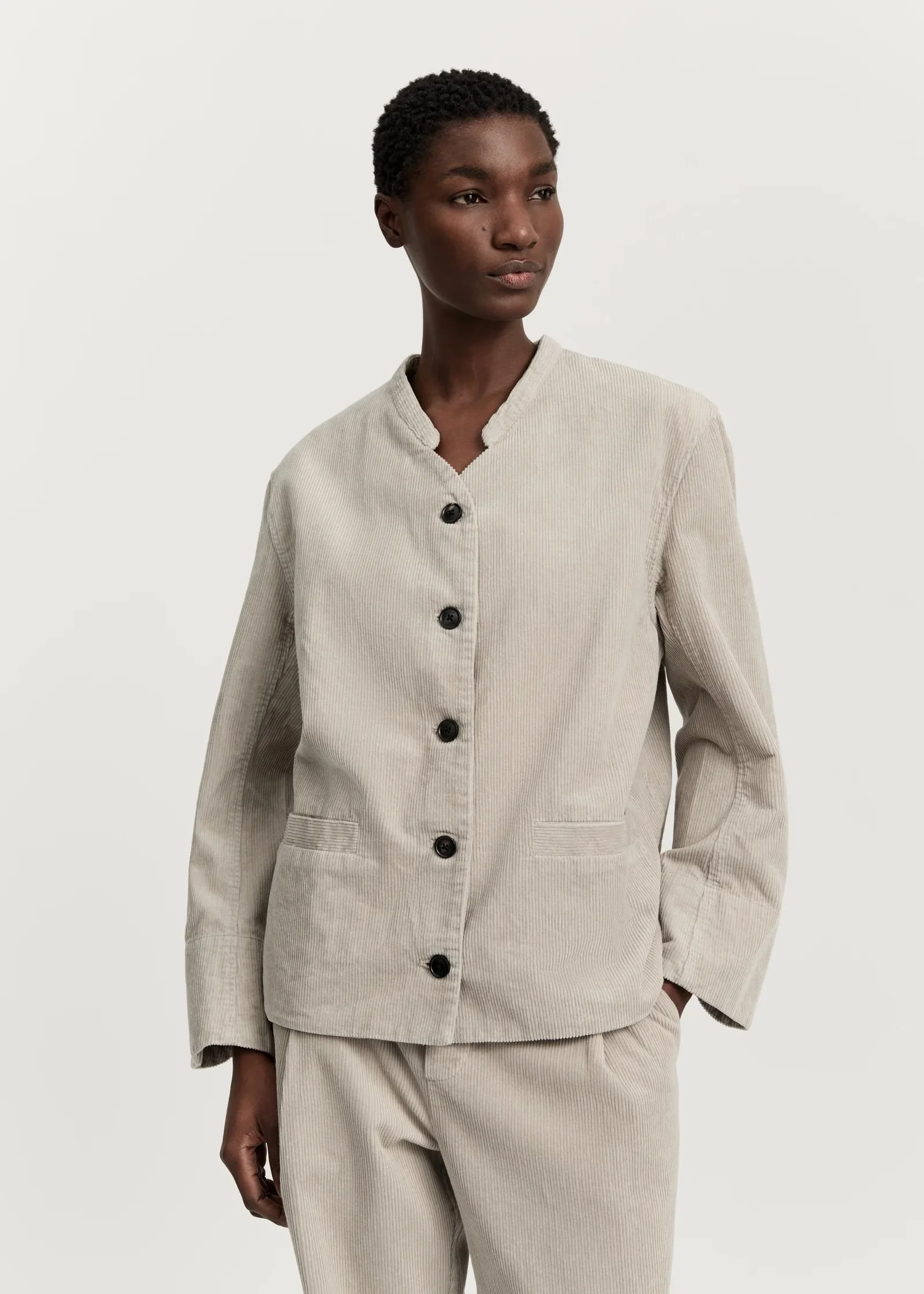 Aiayu-Angela-Jacket-Corduroy_Silver_manon-bis-D4.jpg