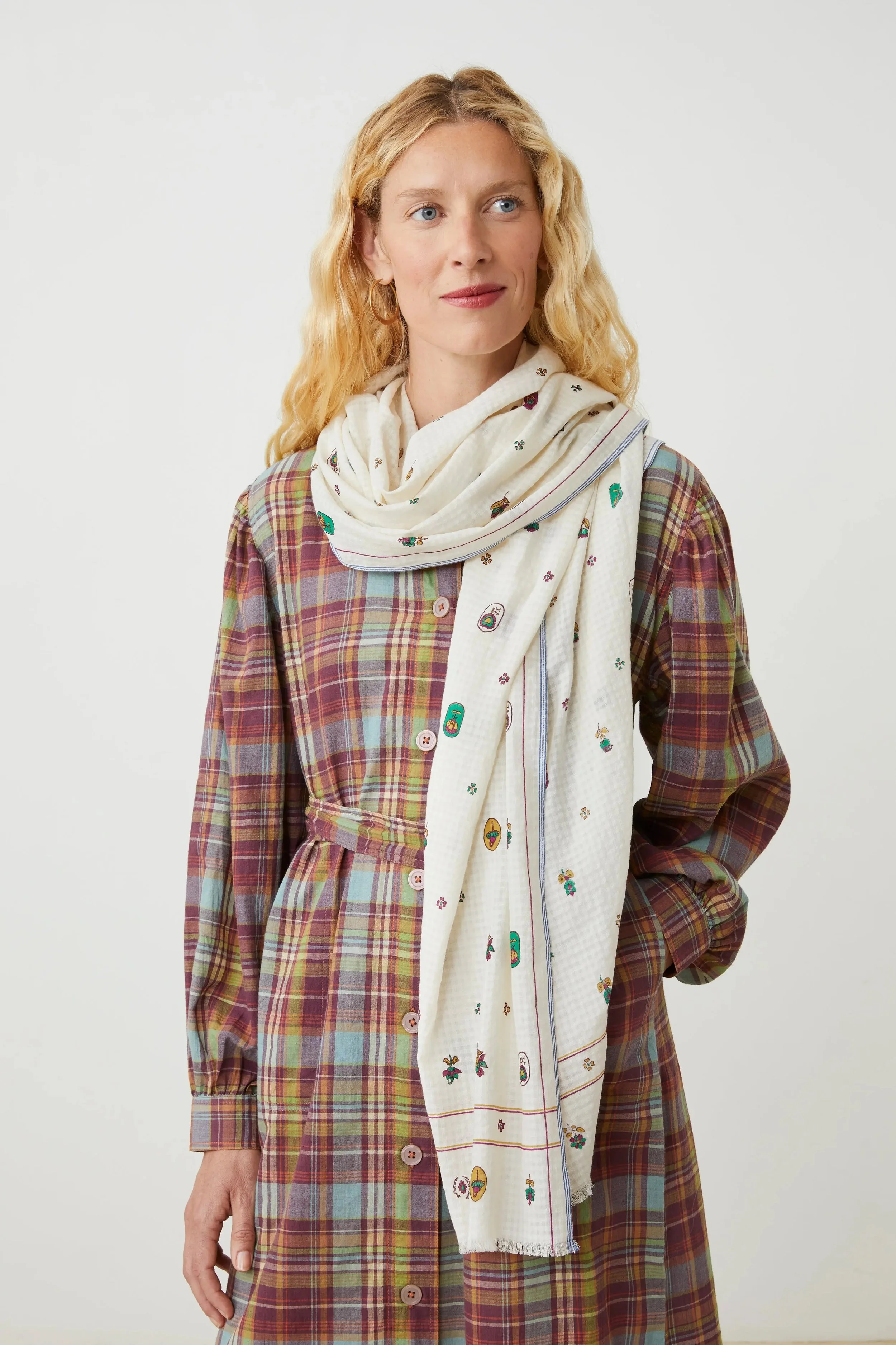 Moismont-Jewel-scarf-824-letter-manon-bis.jpg