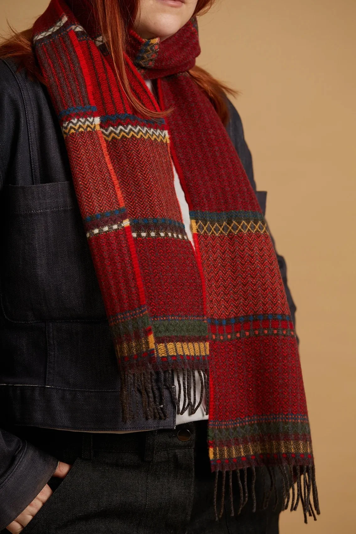 Wallace-Sewell-Cassia-Scarf-Crimson-manon-bis.jpg