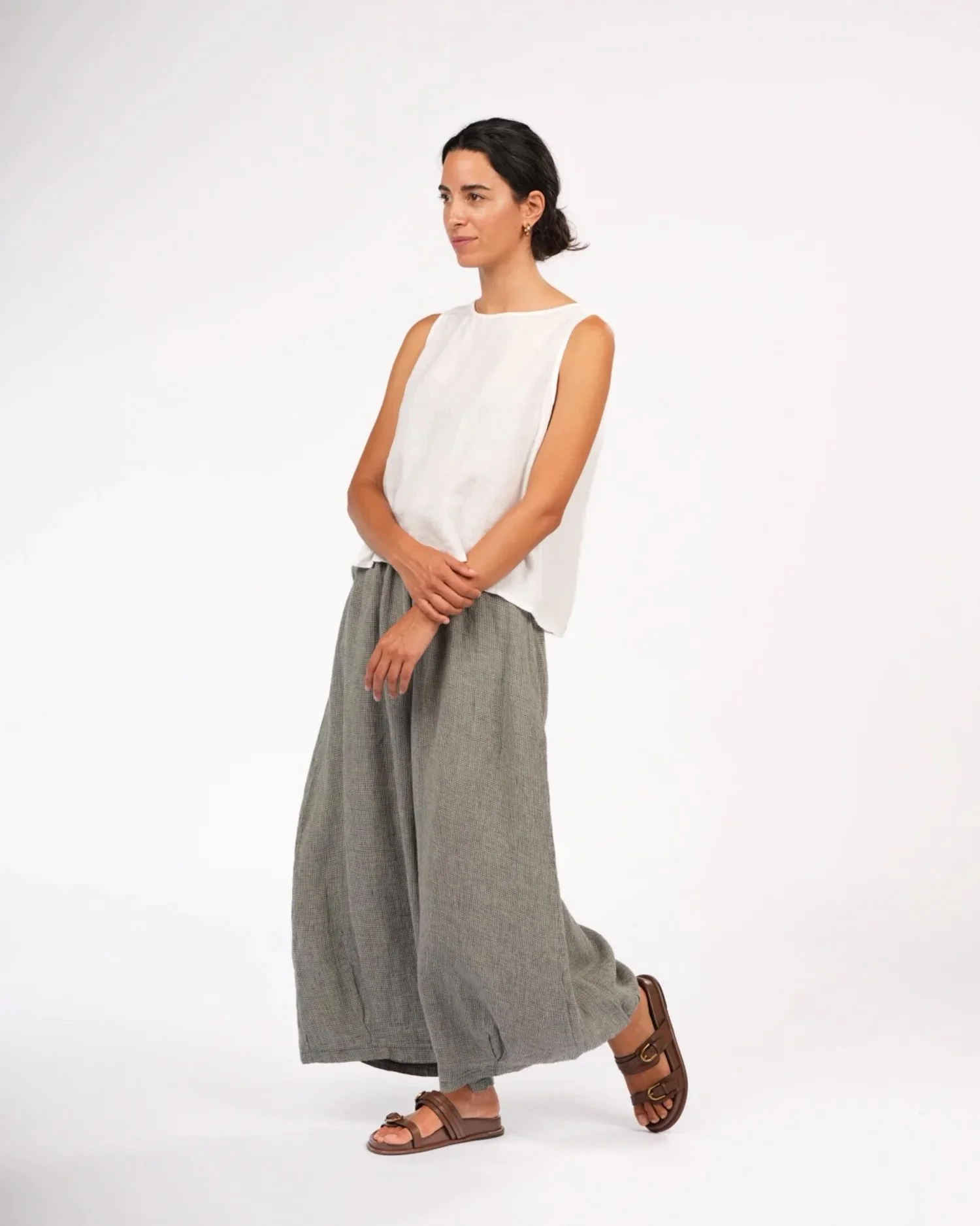 montaigne-eadie-linen-pants-in-fine-houndstooth-green-1-manon-bis.jpg .jpg
