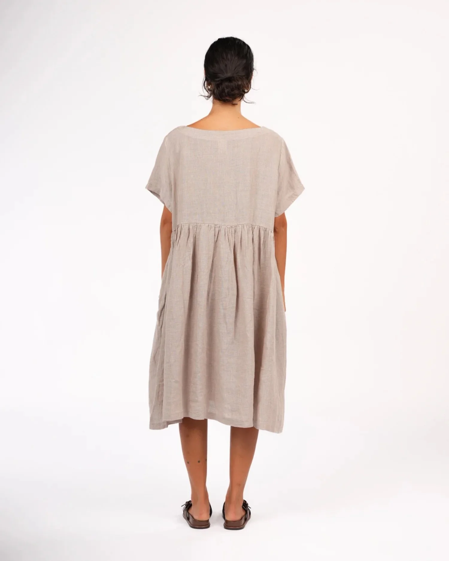 montaigne-juni-french-linen-summer-staple-dress-in-houndstooth-7-manon-bis.jpg .jpg