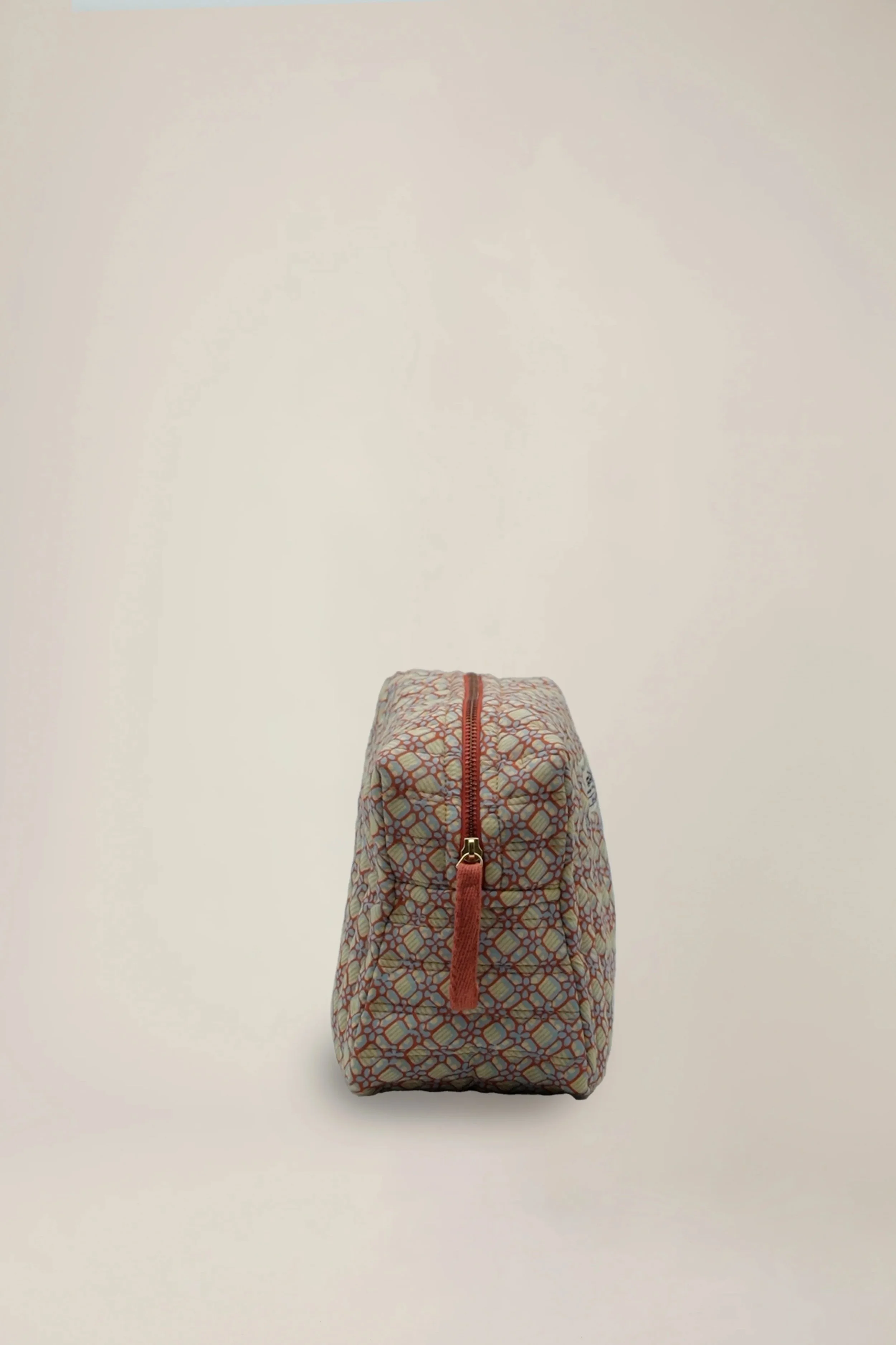 Moismont-large-pouch-43-colette-agate-3-manon-bis.jpg