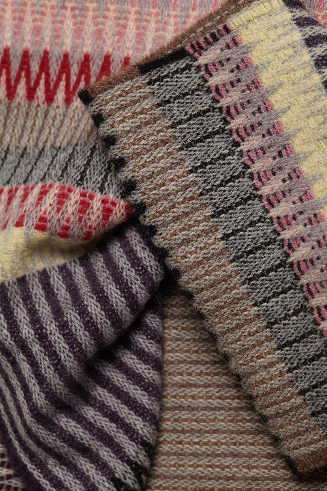 wallace-sewell-edera-scarf-mouse-5-manon-bis.jpg