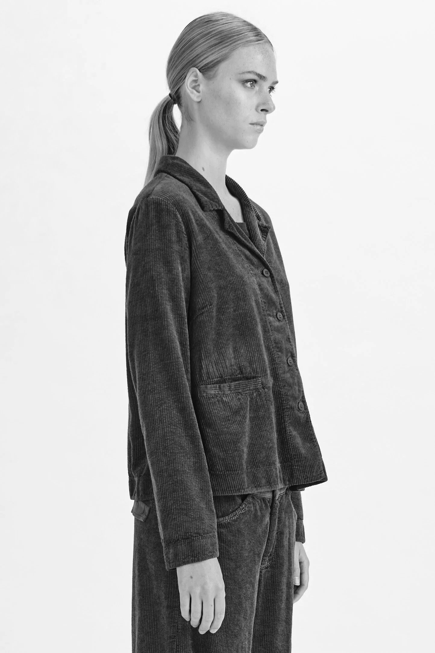 Transit-Cord-Jacket-Grey-1-CFDTRBQ260-07_01_manon-bis.jpg