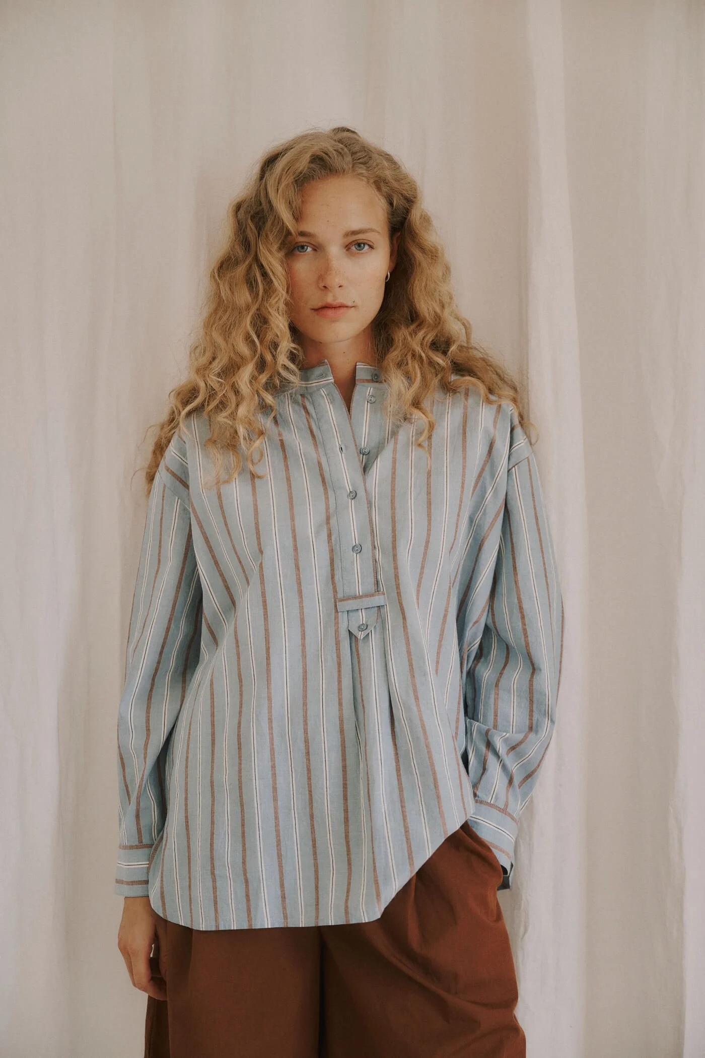 Anne-mi-Ella-placket-blouse-manon-bisSS2673026_sRGB.jpg