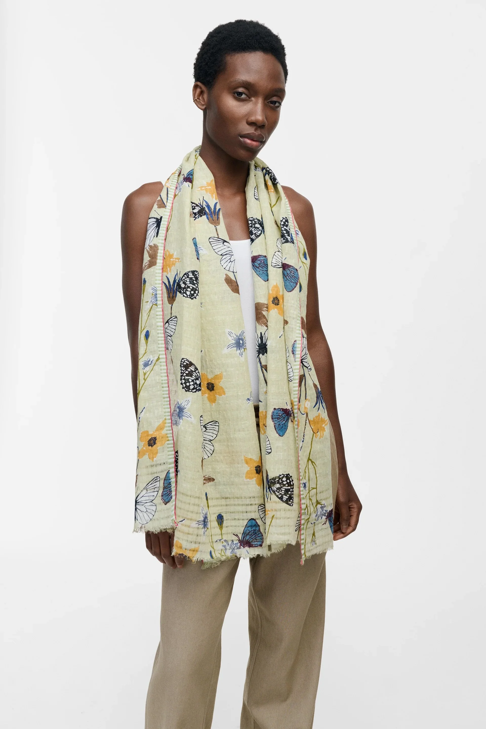 Epice_scarf-butterflies-flowers-lichy-ps-2682C-1-manon-bis.jpg .jpg