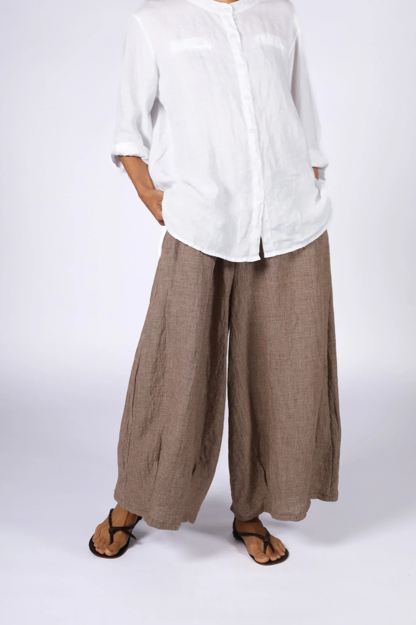 montaigne-eadie-linen-pants-in-fine-houndstooth-brown7.jpg.webp
