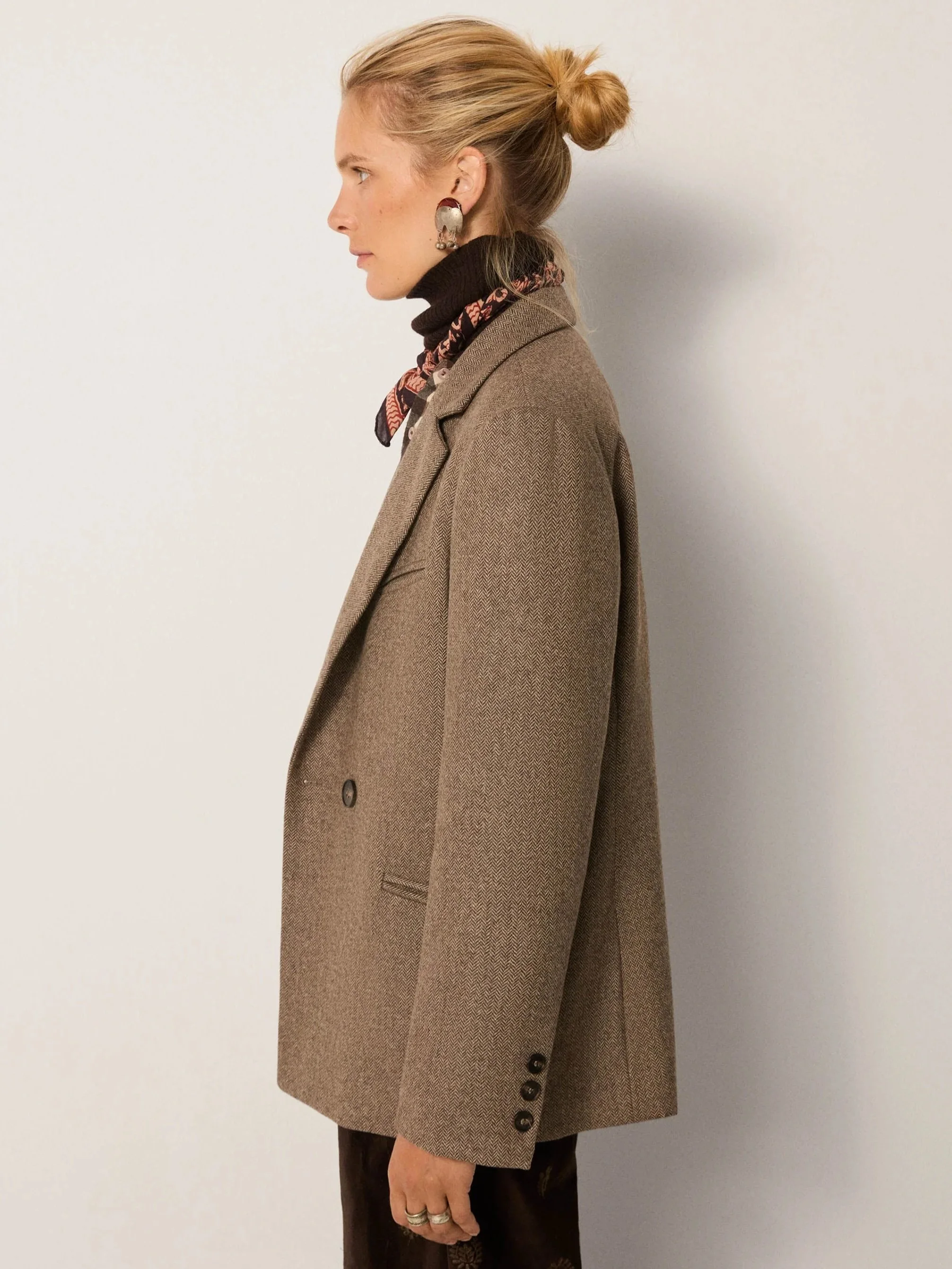 Maison-Hotel-Jackie-Blazer-Walnut-4-manon-bis.jpg