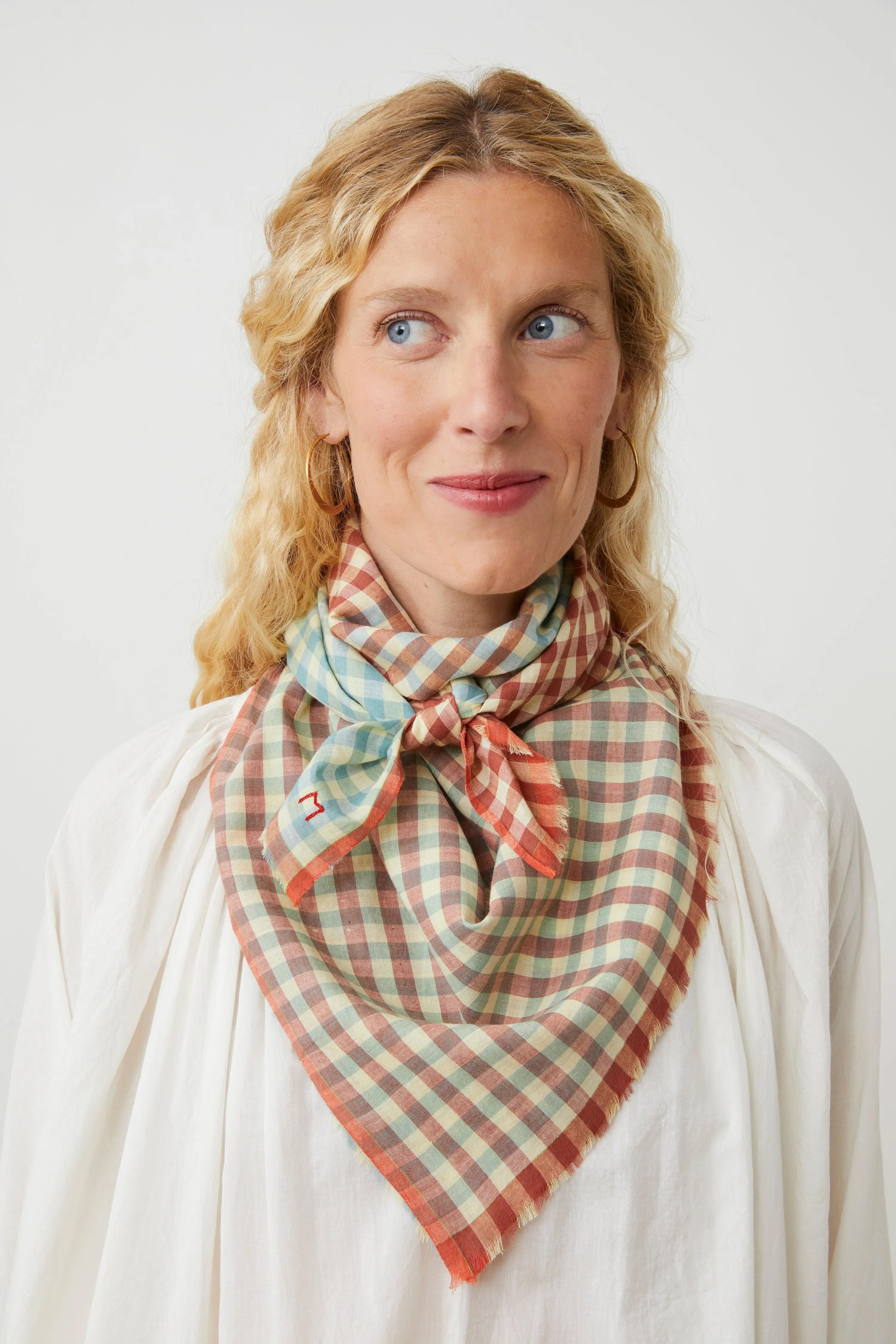 Moismont-Poem-scarf-821-mineral-1-manon-bis.jpg