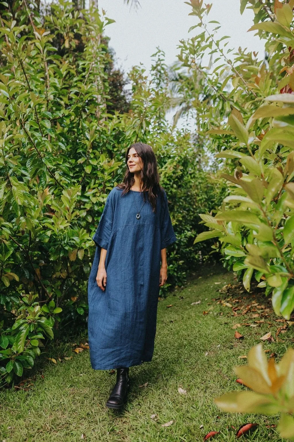 montaigne-noa-indigo-linen-dress-manon-bis.jpg .jpg