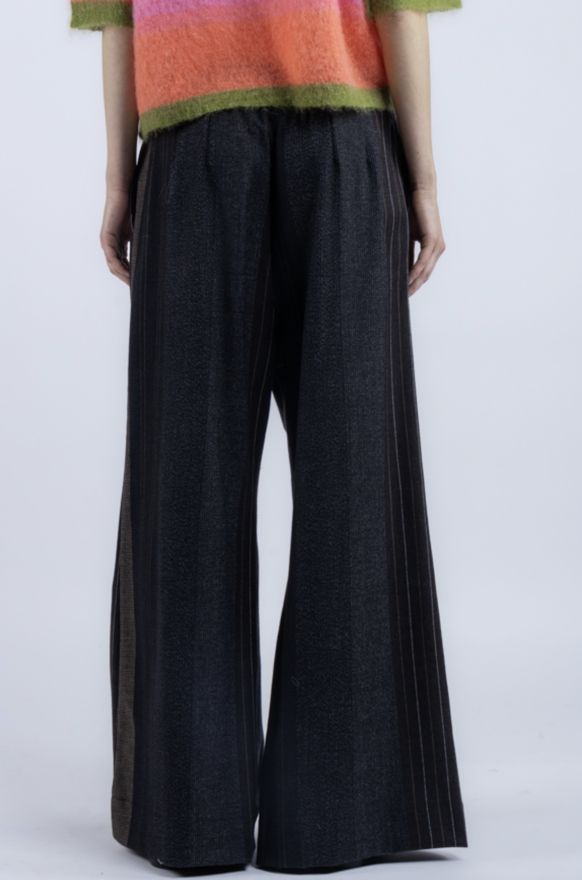 Phisique-du-role-25W063-roma-pants-virgin-wool-viscose3-manon-bis.jpg.png