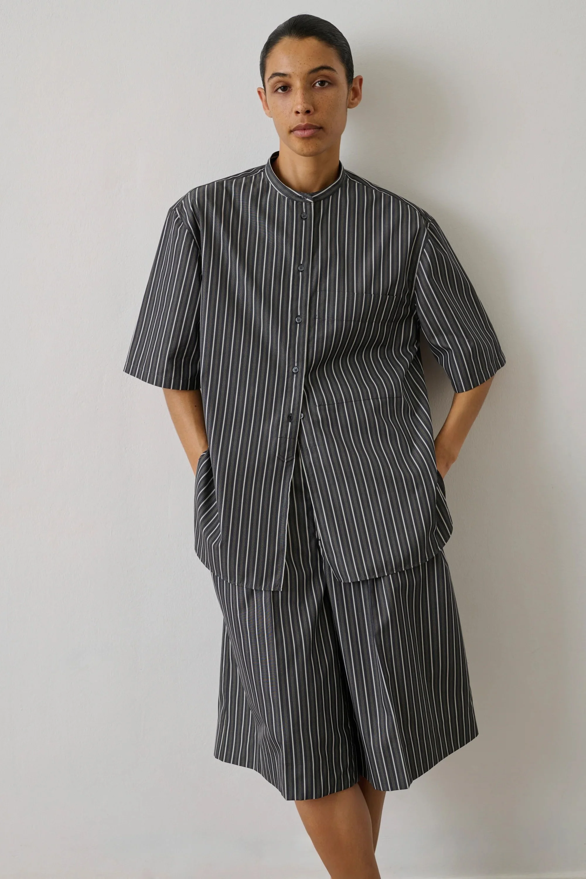 Soeur-hannah-shirt-black-cardamom-3-manon-bis.jpg