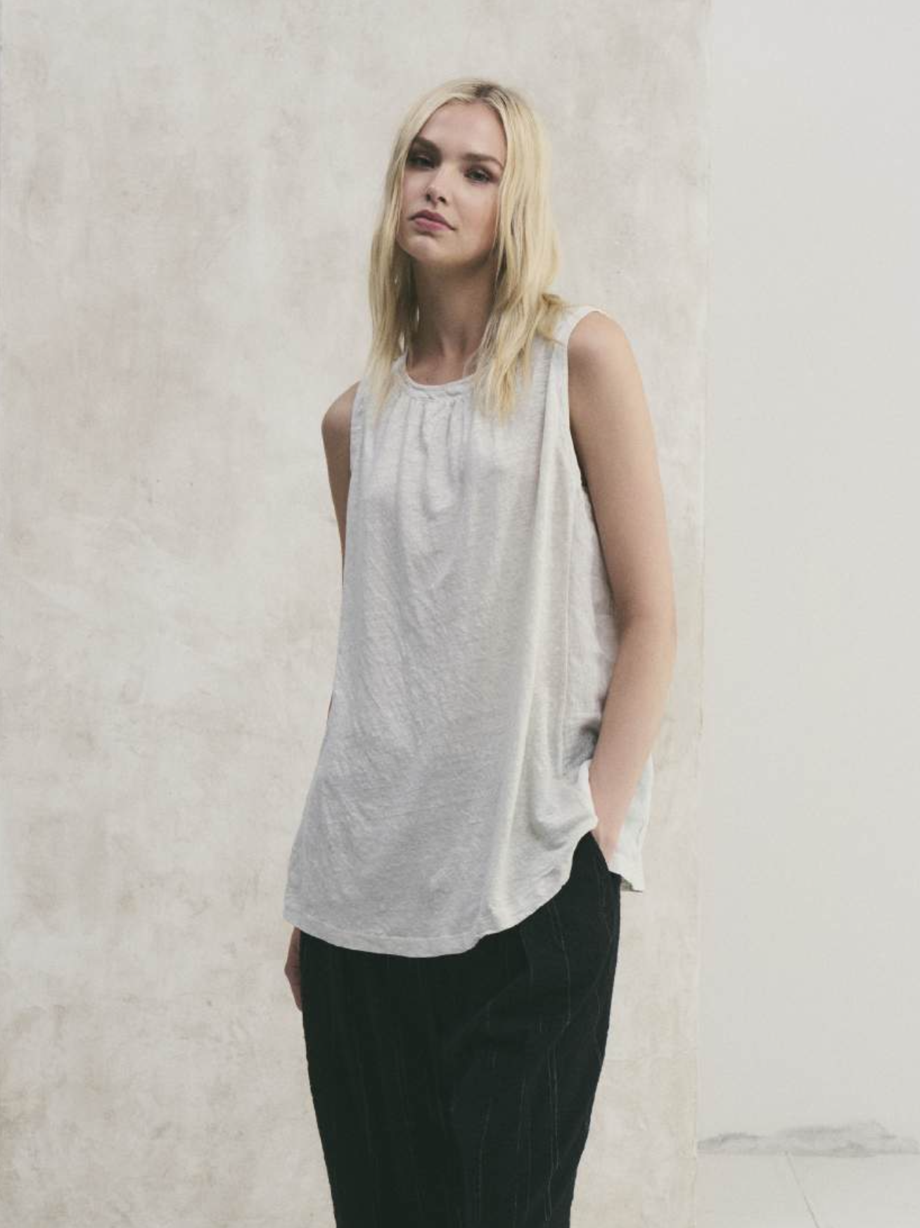 Transit-B113-Pant-pencil-Stripe-1-Black-manon-bis.jpg