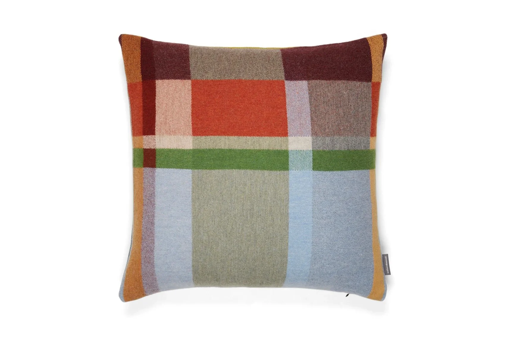 Wallace-Sewell-Feilden-cushion-3-manon-bis.jpg