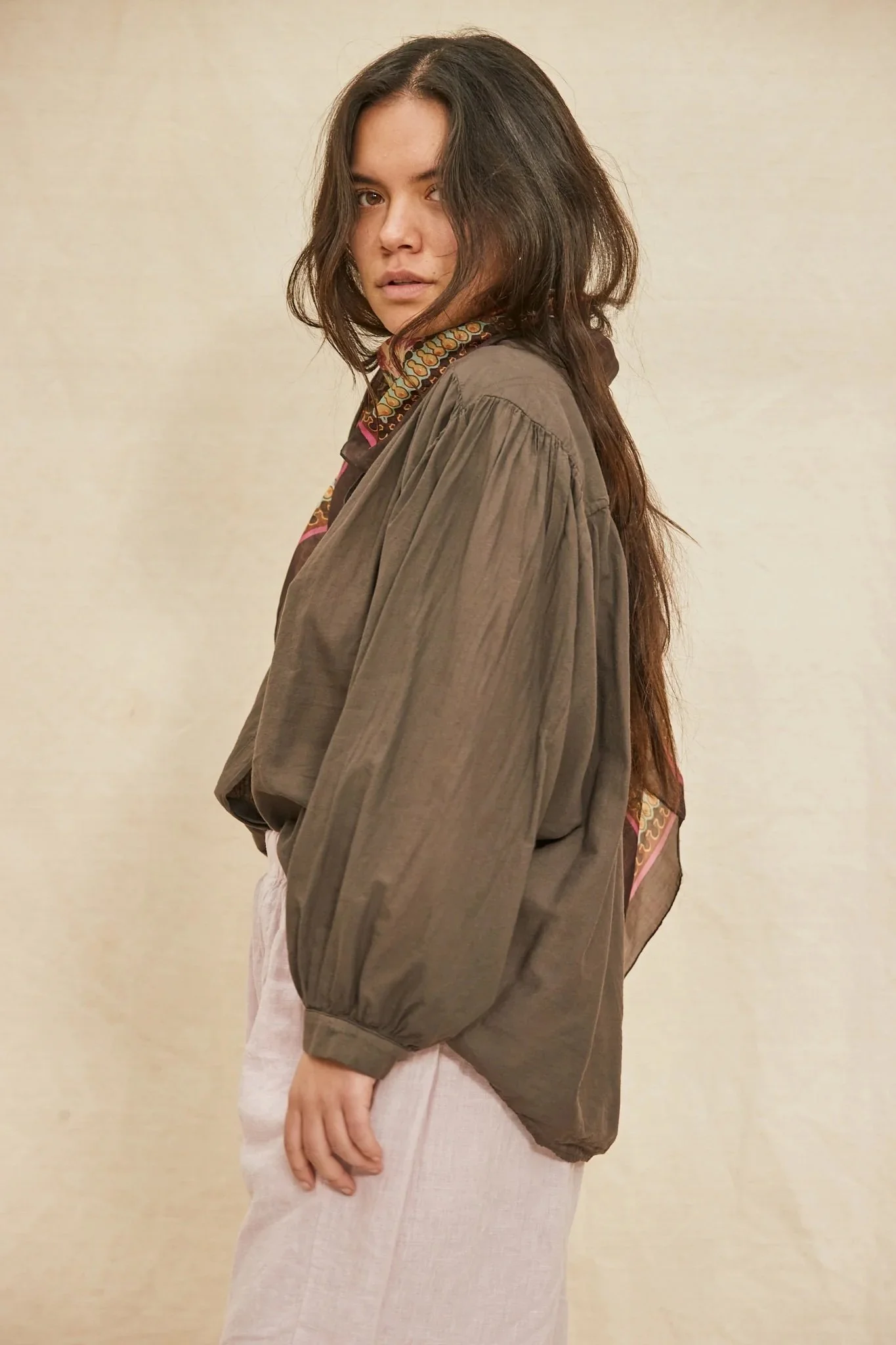 mamapapa-capri-shirt-chocolate-manon-bis.jpg