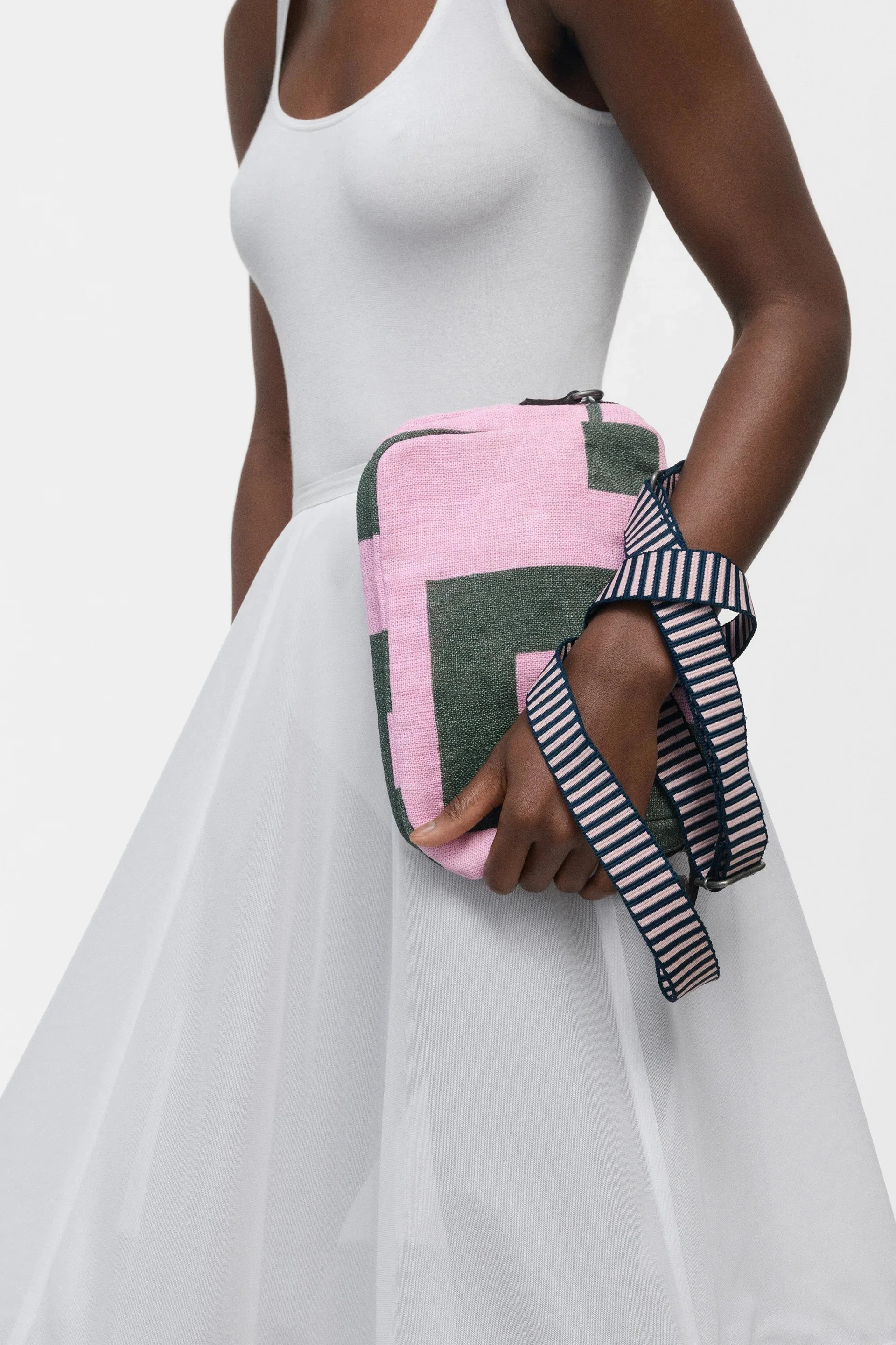 Epice-CROSSBODY_RECT_2641_E-Pink-manon-bis.jpg