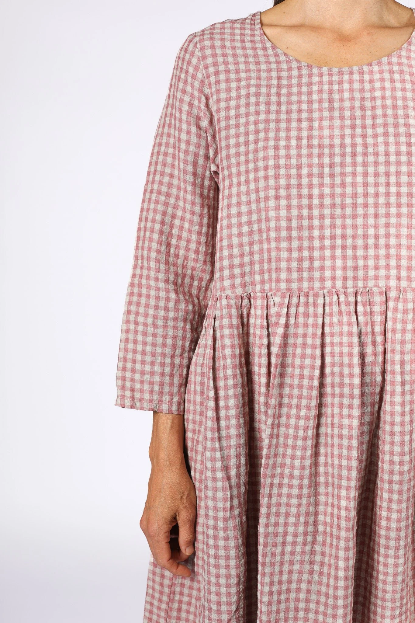 montaigne-journee-french-linen-dress-in-antique-rose-gingham2-manon-bis.jpg