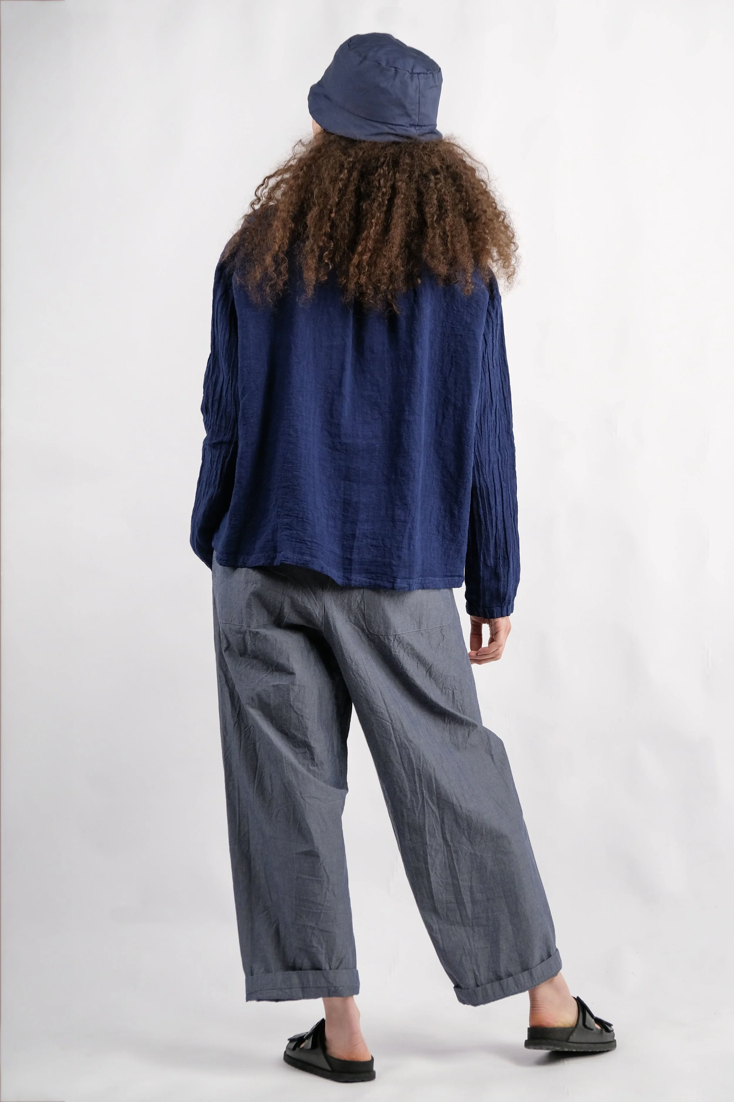 Manuelle-Guibal-worker-loomi-pant-7042_denim_2_manon-bis.jpg