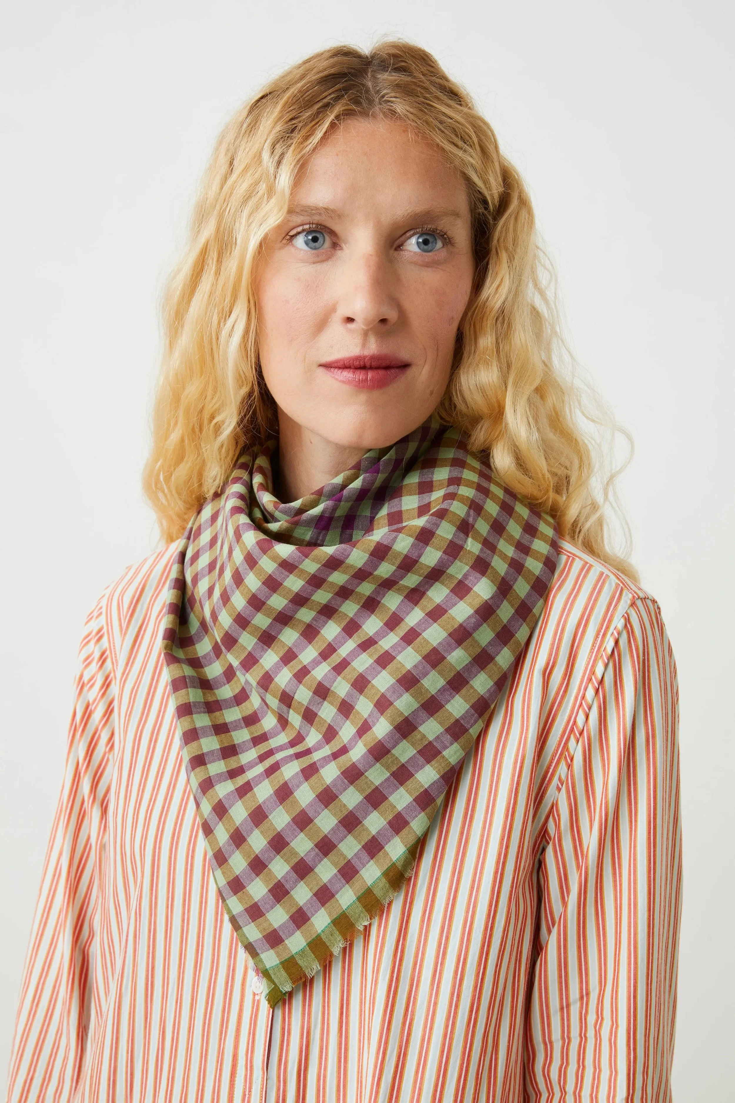 Moismont-poem-scarf-821-amazon-2-manon-bis.jpg