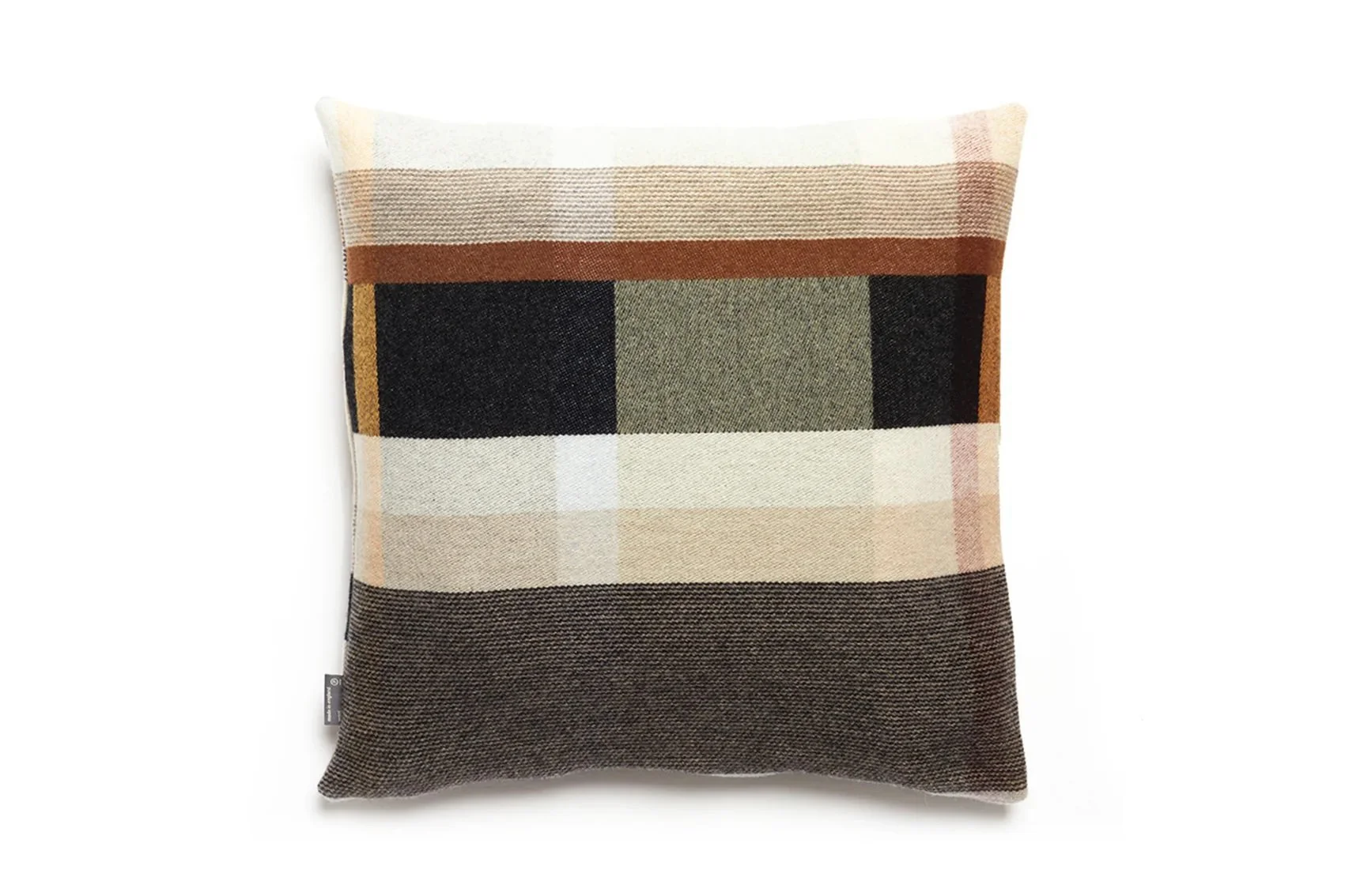 Wallace-Sewell-Cushion_Block_Chipperfield_4-manon-bis.jpg