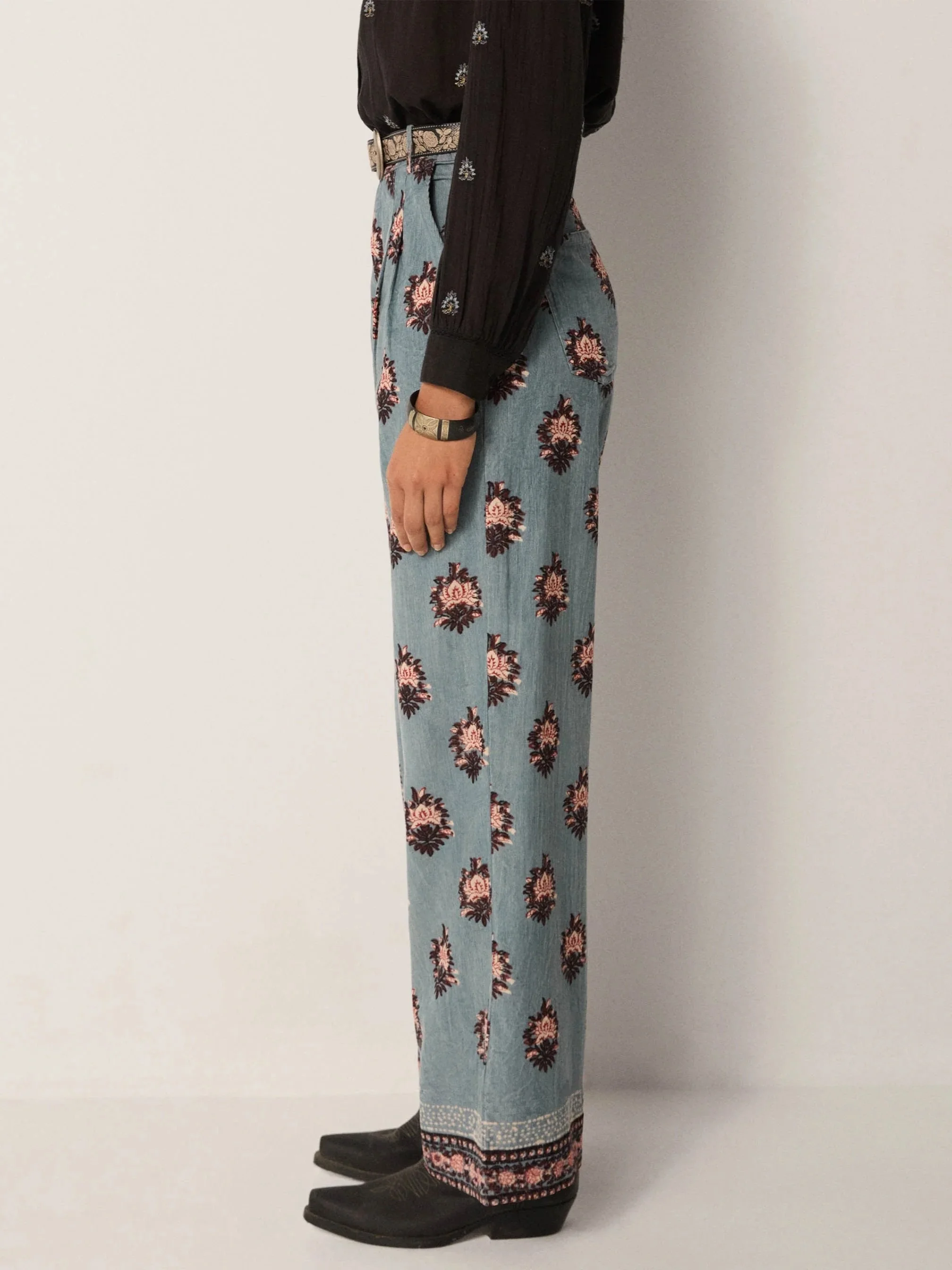 Maison-Hotel-Jimmy-Pant-Cerulean-Mist-1-manon-bis.jpg