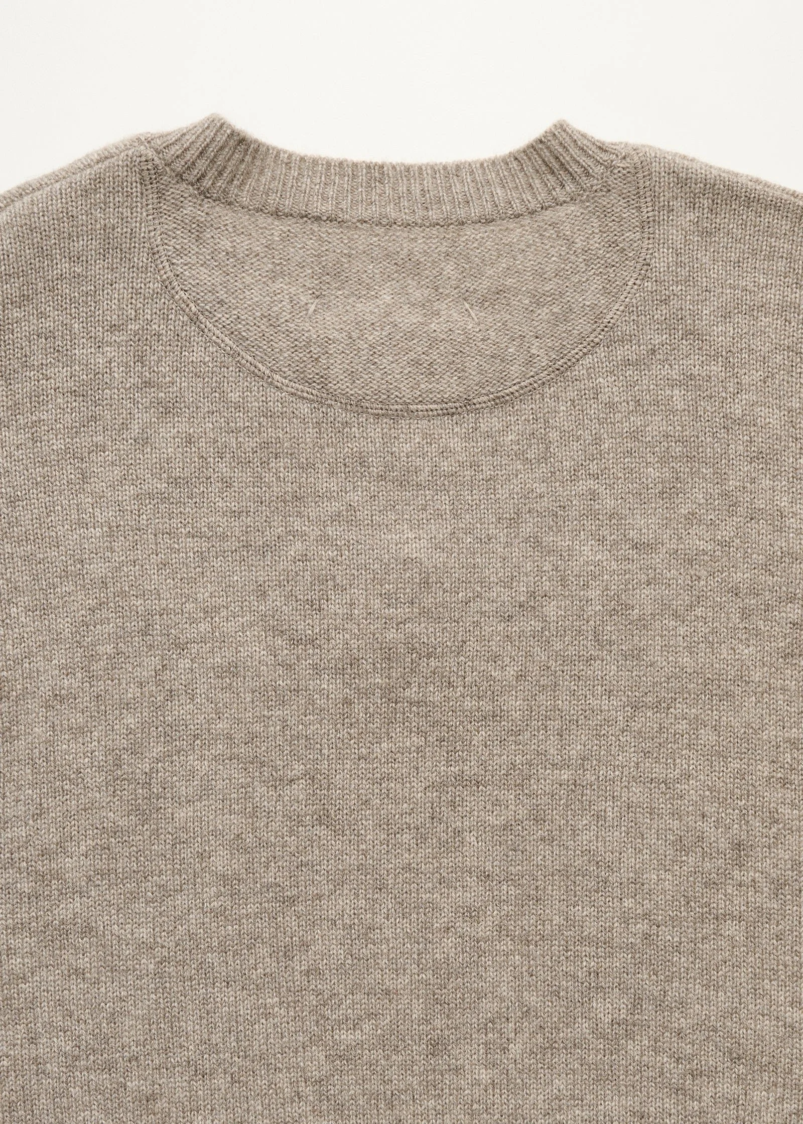 Aiayu-Franco_PureSoil_sweater-7-manon-bis.jpg .jpg