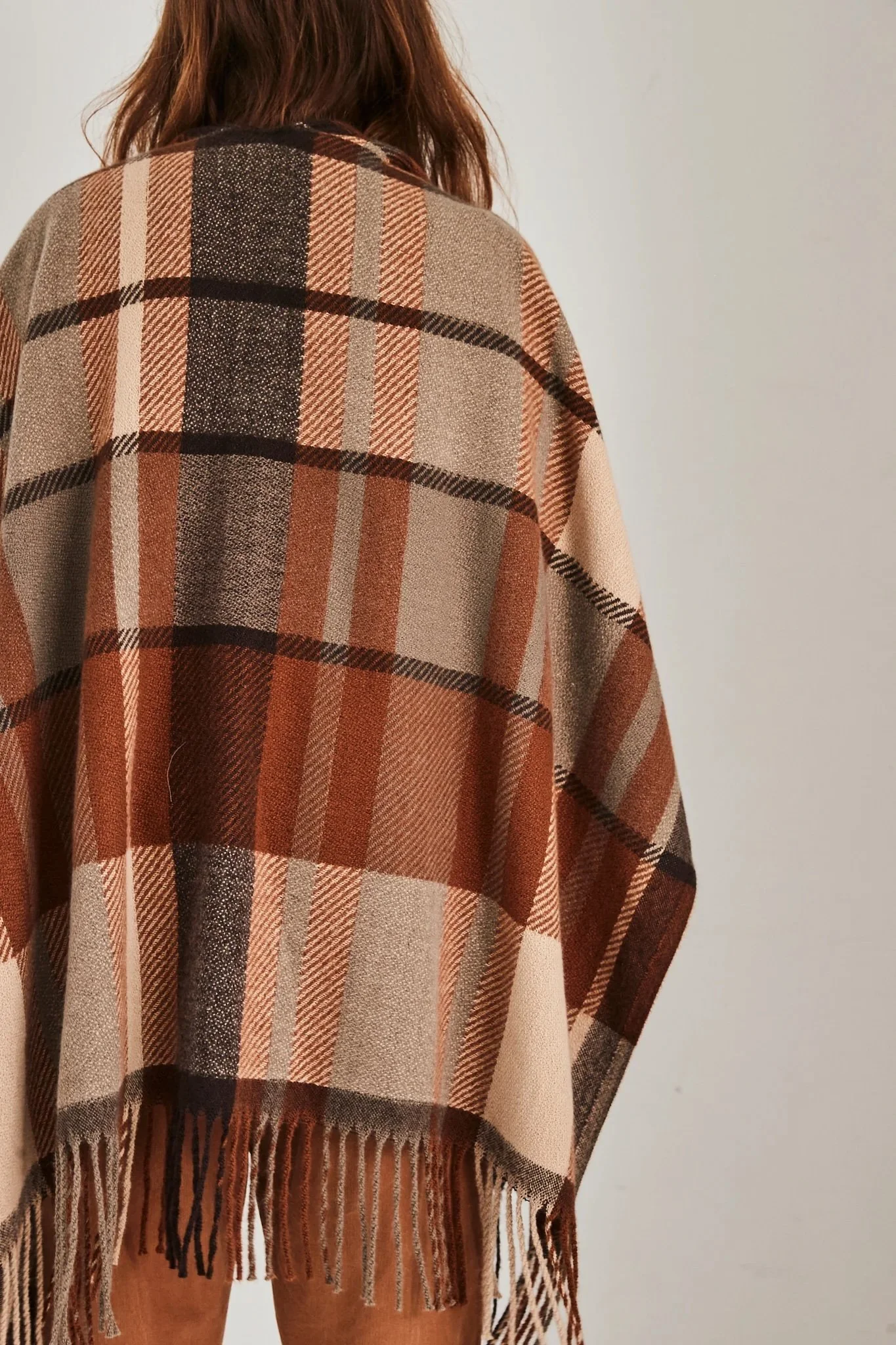 Mamapapa-poncho-checkers-334-manon-bis.jpg