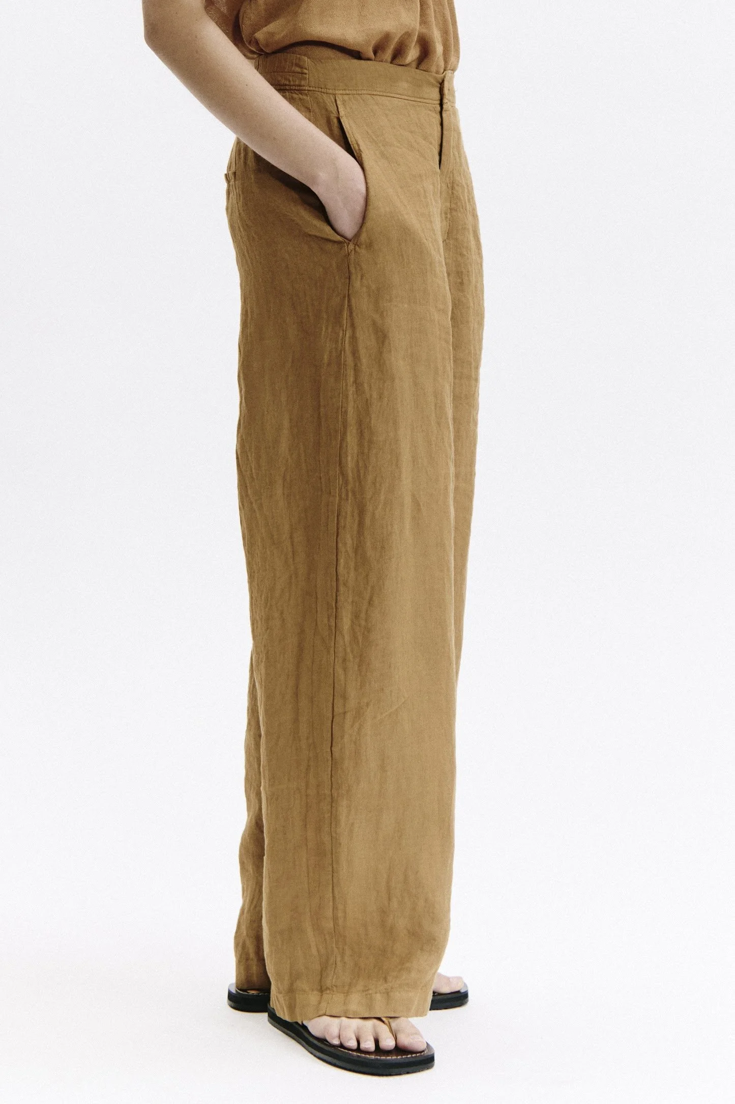 Transit-linen-pant-rust-CFDTRAB113-03_01_manon-bis-T4.jpg