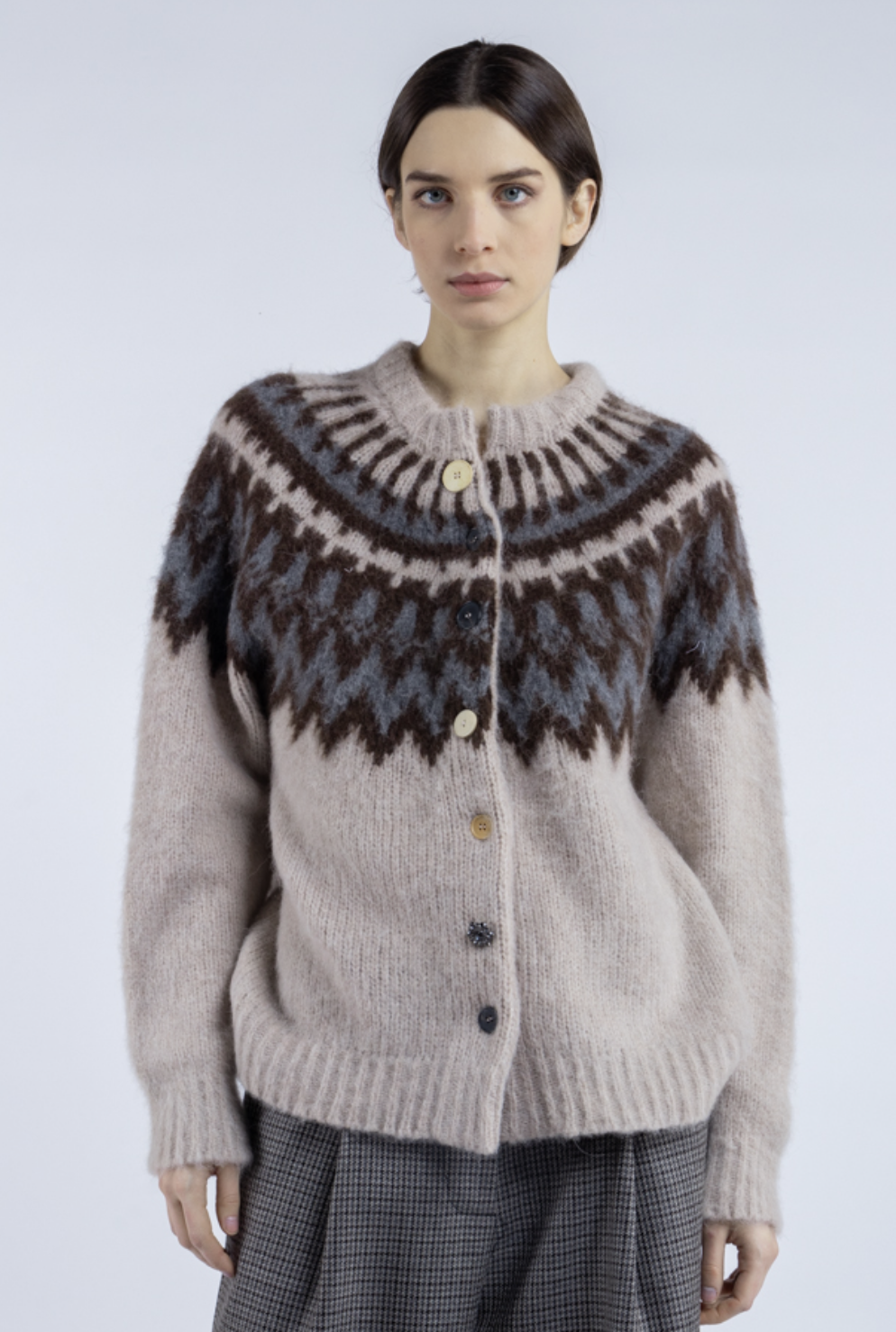 Phisique-du-role-25W327-norwegian-cardigan-baby-alpaca3-manon-bis.jpg.png