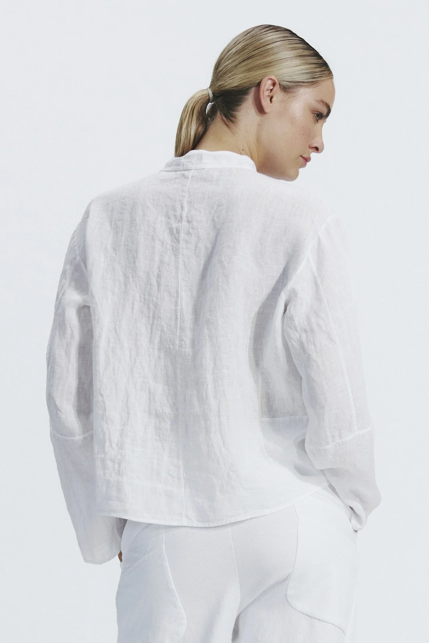 Transit-Linen-Relaxed-Shirt-white-manon-bis-CFDTRZE141-00_01_B.jpg