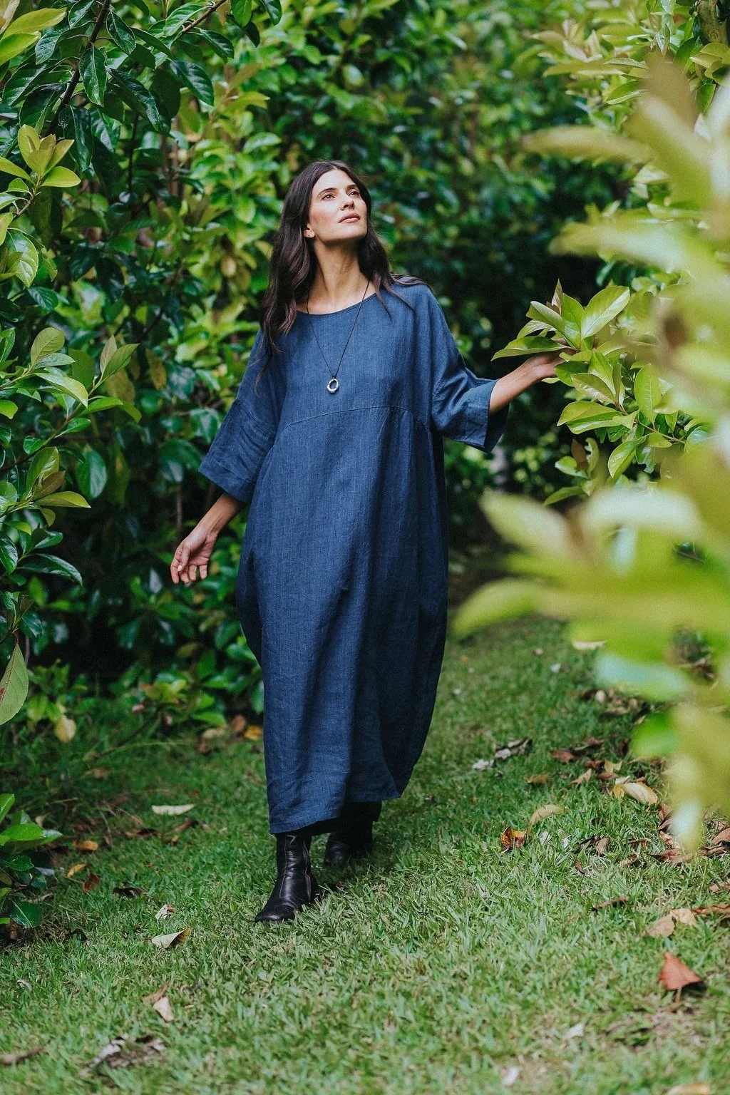 montaigne-noa-indigo-linen-dress-1-manon-bis.jpg