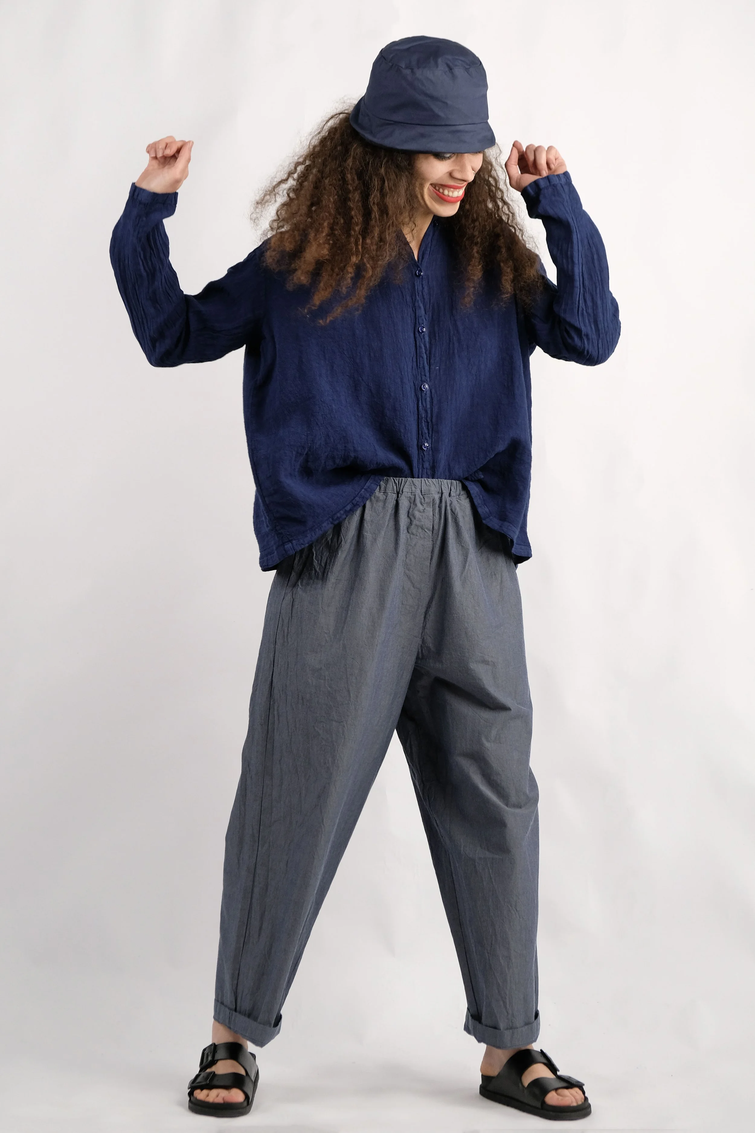 Manuelle-Guibal-worker-loomi-pant-7042_denim_3_manon-bis.jpg