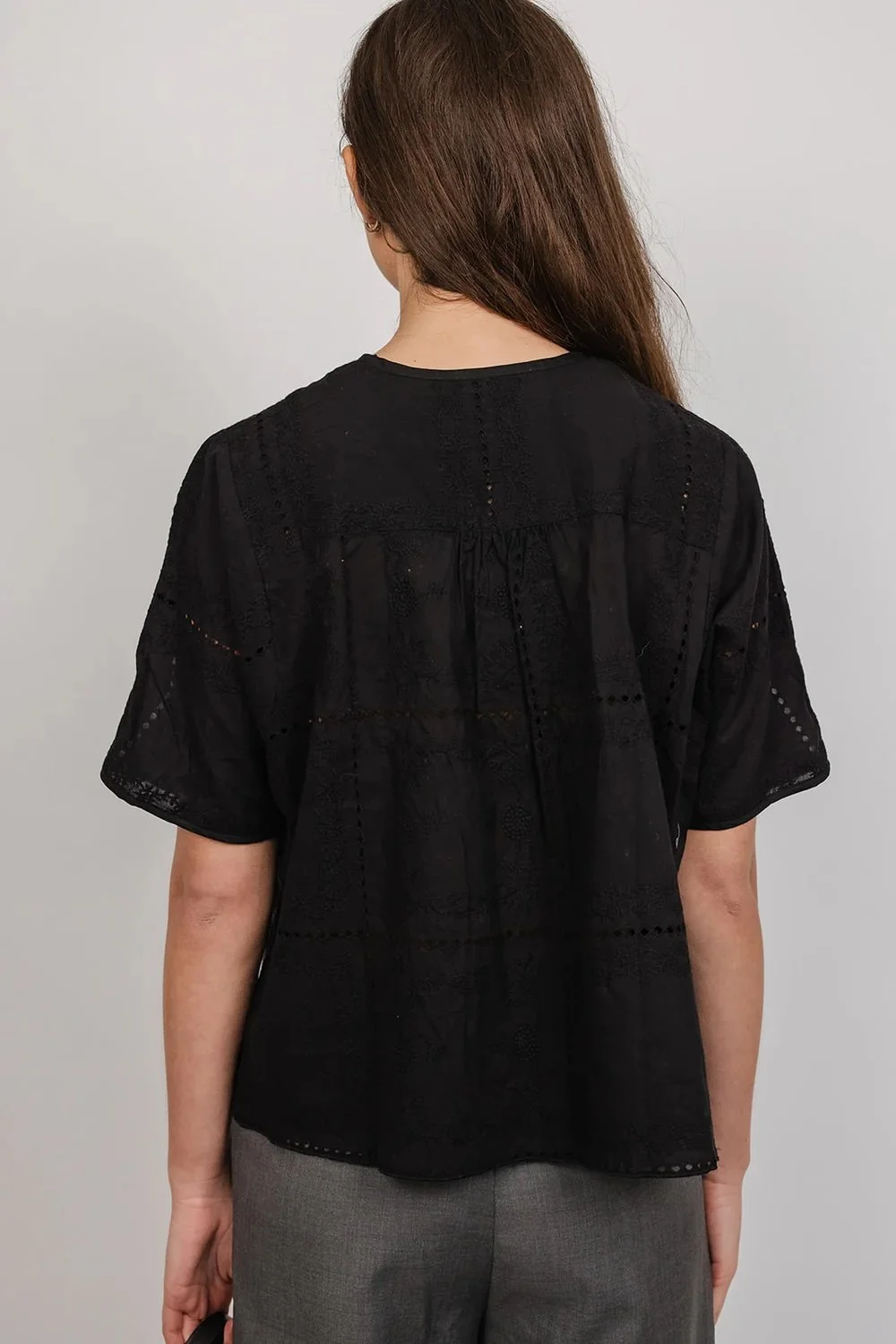 vic-and-bert-sofia-embroidery-anglais-top-black-5-manon-bis.jpg